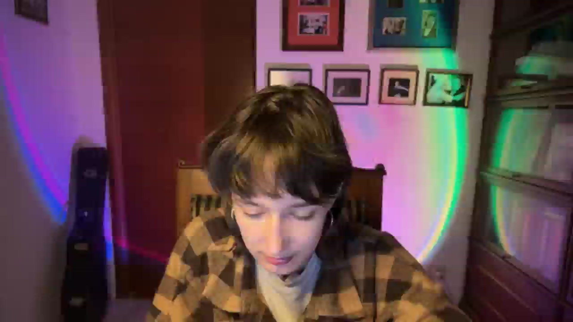 Gallery image thumbnail from LoooneyTunes's myfreecams stream on, 03/15/2026, 24:22 image 16 of 20