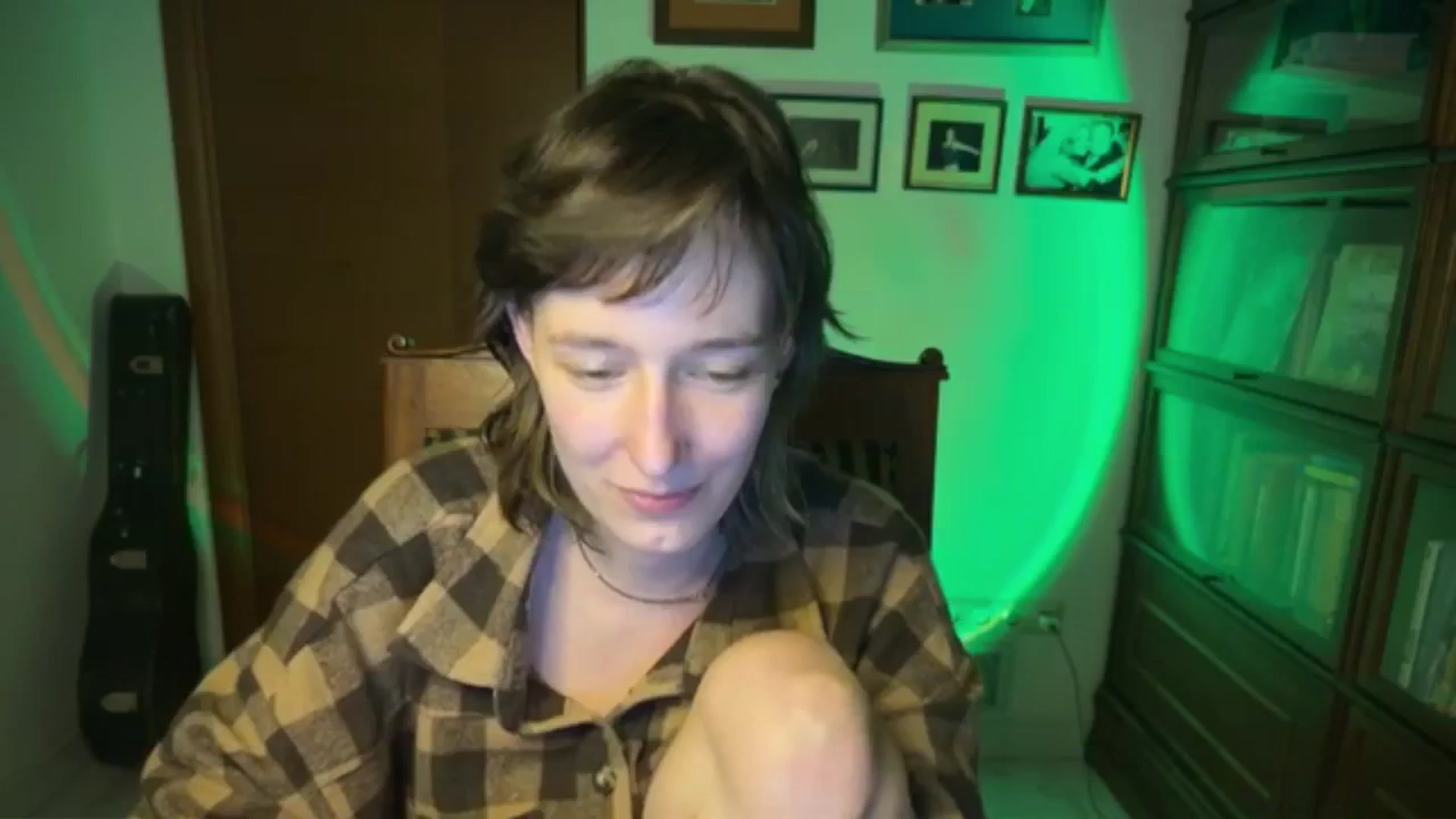 Gallery image thumbnail from LoooneyTunes's myfreecams stream on, 03/18/2026, 23:23 image 18 of 20