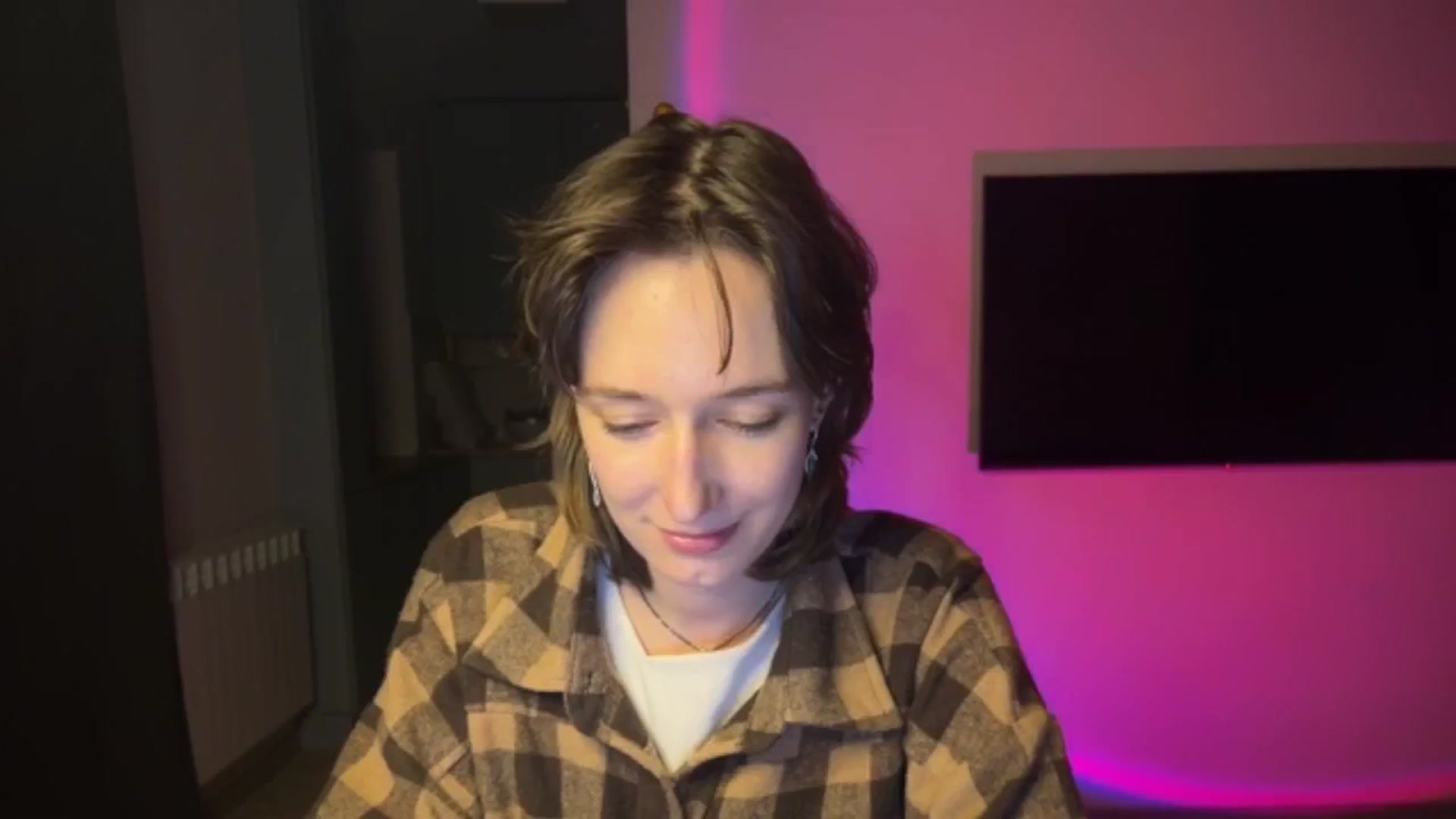 Gallery image thumbnail from LoooneyTunes's myfreecams stream on, 04/10/2026, 22:42 image 8 of 20