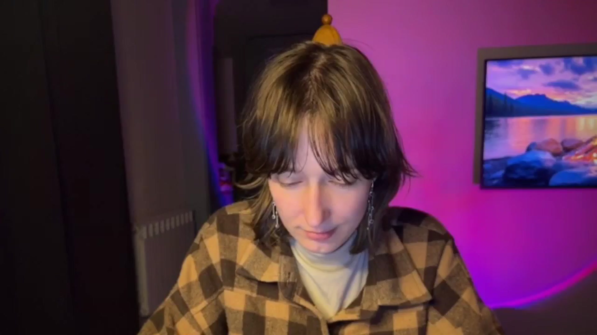 Gallery image thumbnail from LoooneyTunes's myfreecams stream on, 04/27/2026, 20:38 image 17 of 20