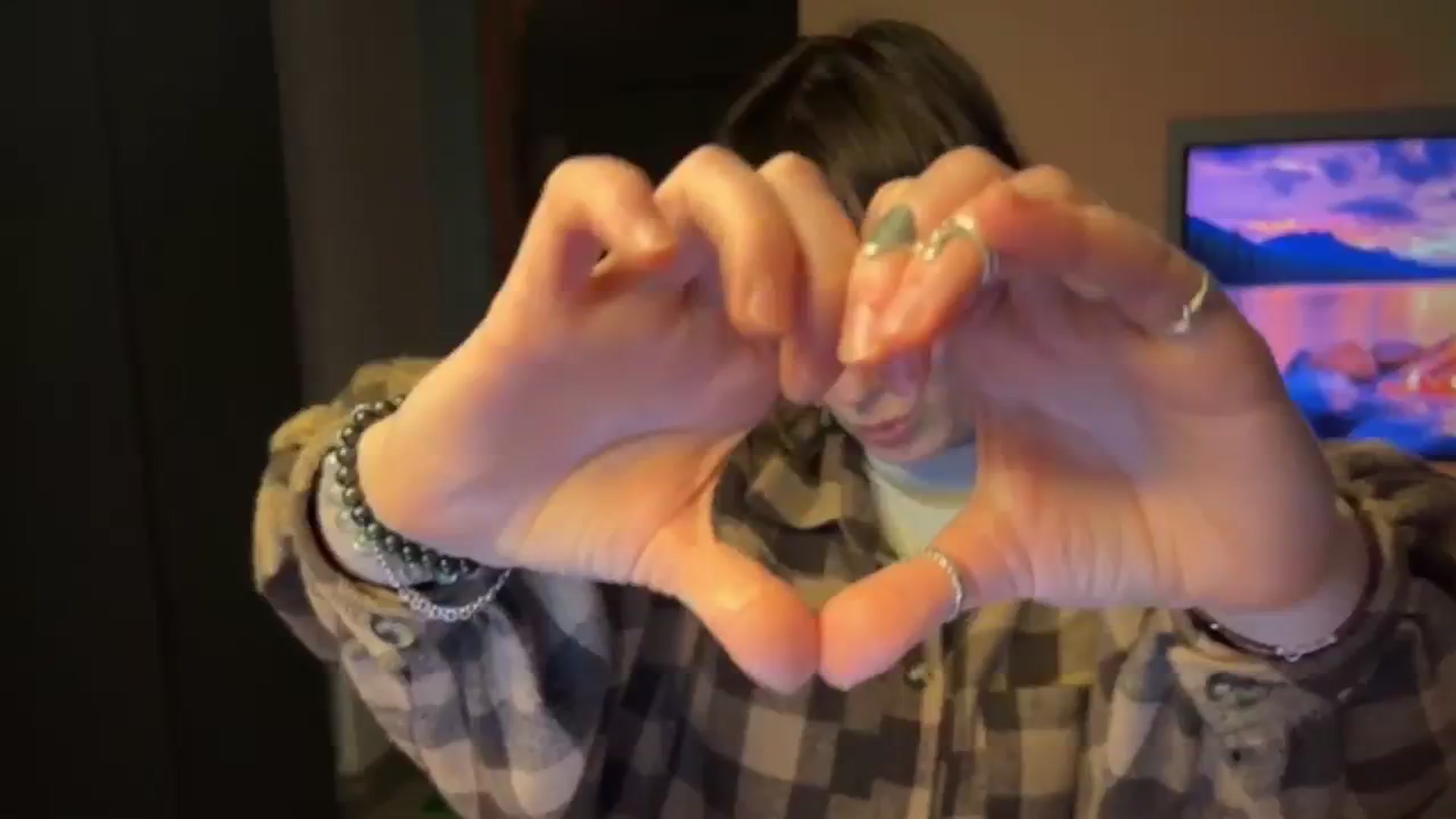 Gallery image thumbnail from LoooneyTunes's myfreecams stream on, 04/27/2026, 20:38 image 10 of 20