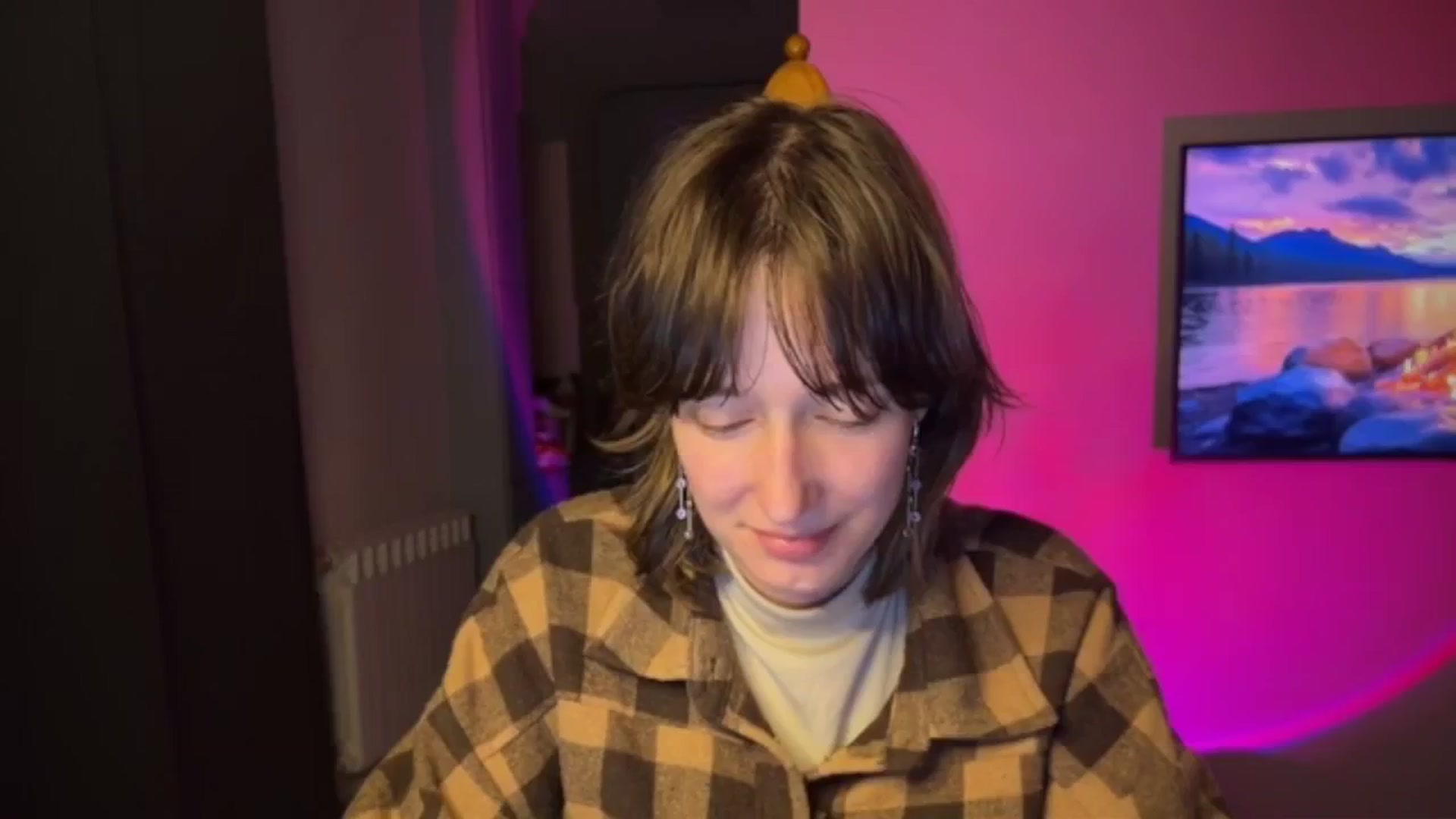 Gallery image thumbnail from LoooneyTunes's myfreecams stream on, 04/27/2026, 20:38 image 16 of 20