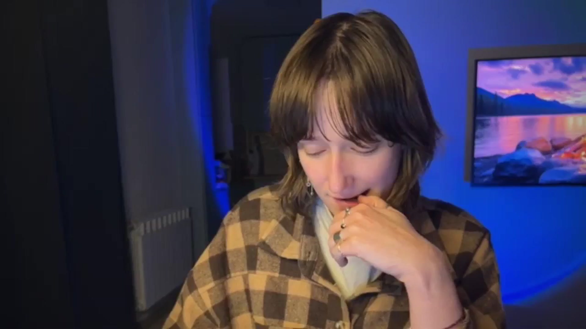 Gallery image thumbnail from LoooneyTunes's myfreecams stream on, 04/27/2026, 21:30 image 2 of 20