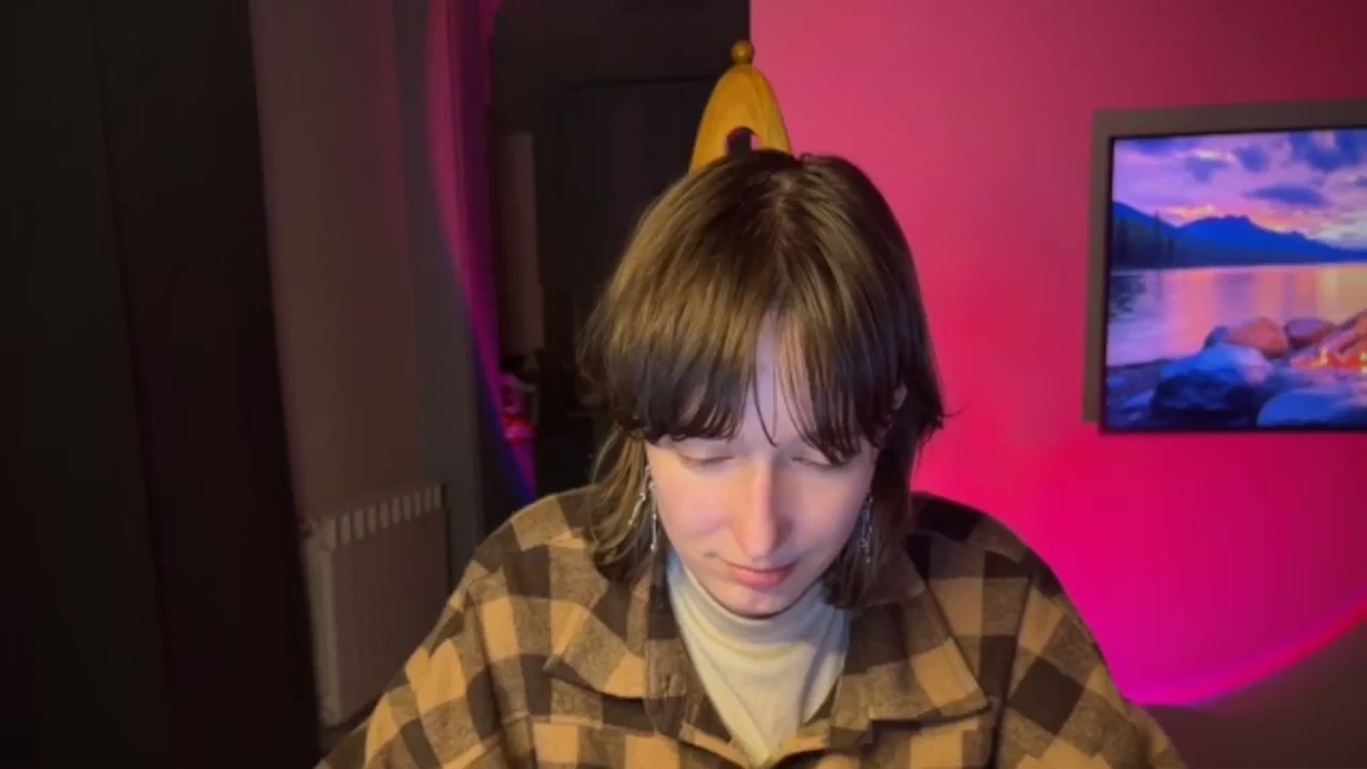 Gallery image thumbnail from LoooneyTunes's myfreecams stream on, 04/27/2026, 21:30 image 15 of 20