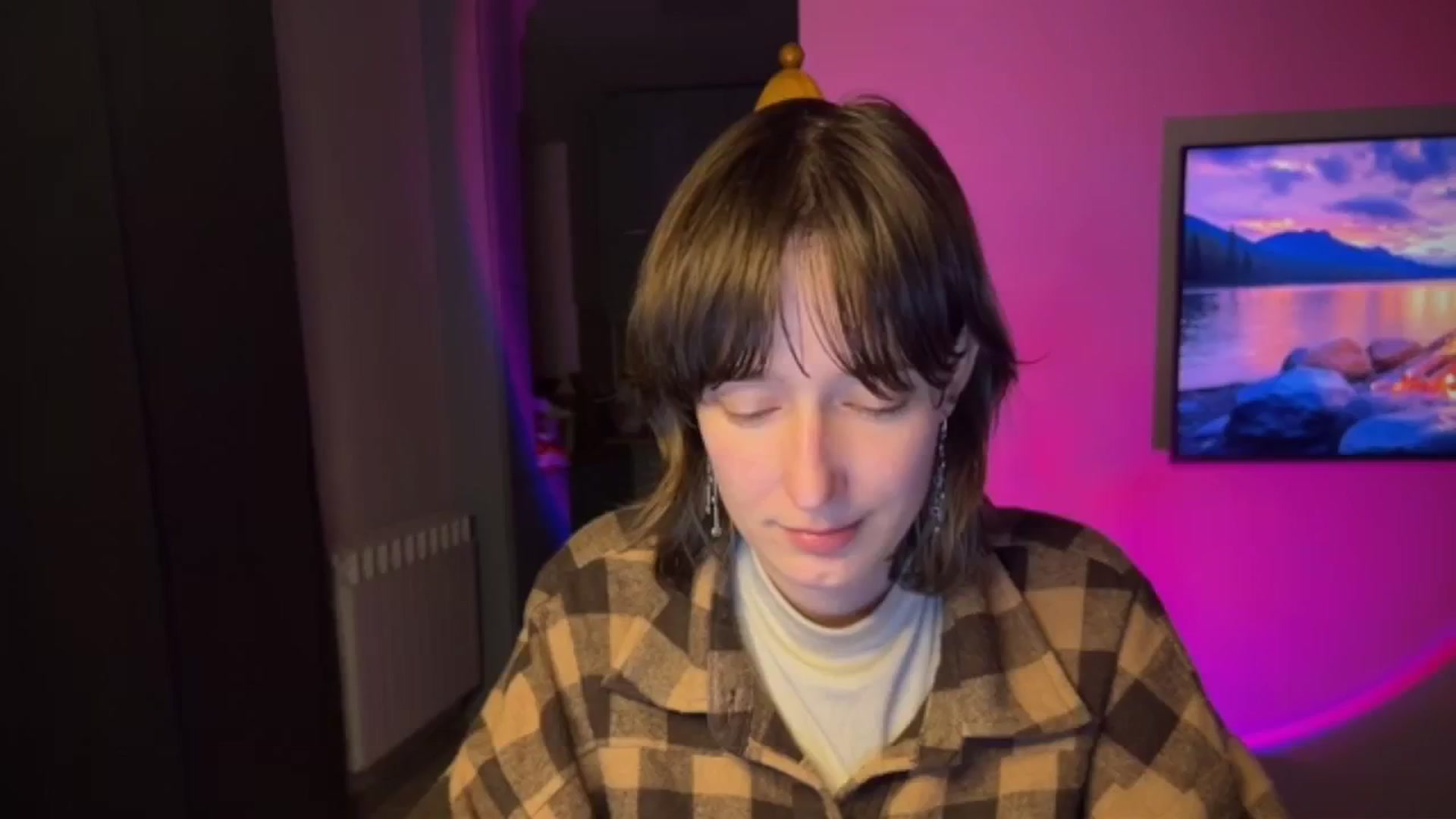 Gallery image thumbnail from LoooneyTunes's myfreecams stream on, 04/27/2026, 21:30 image 12 of 20