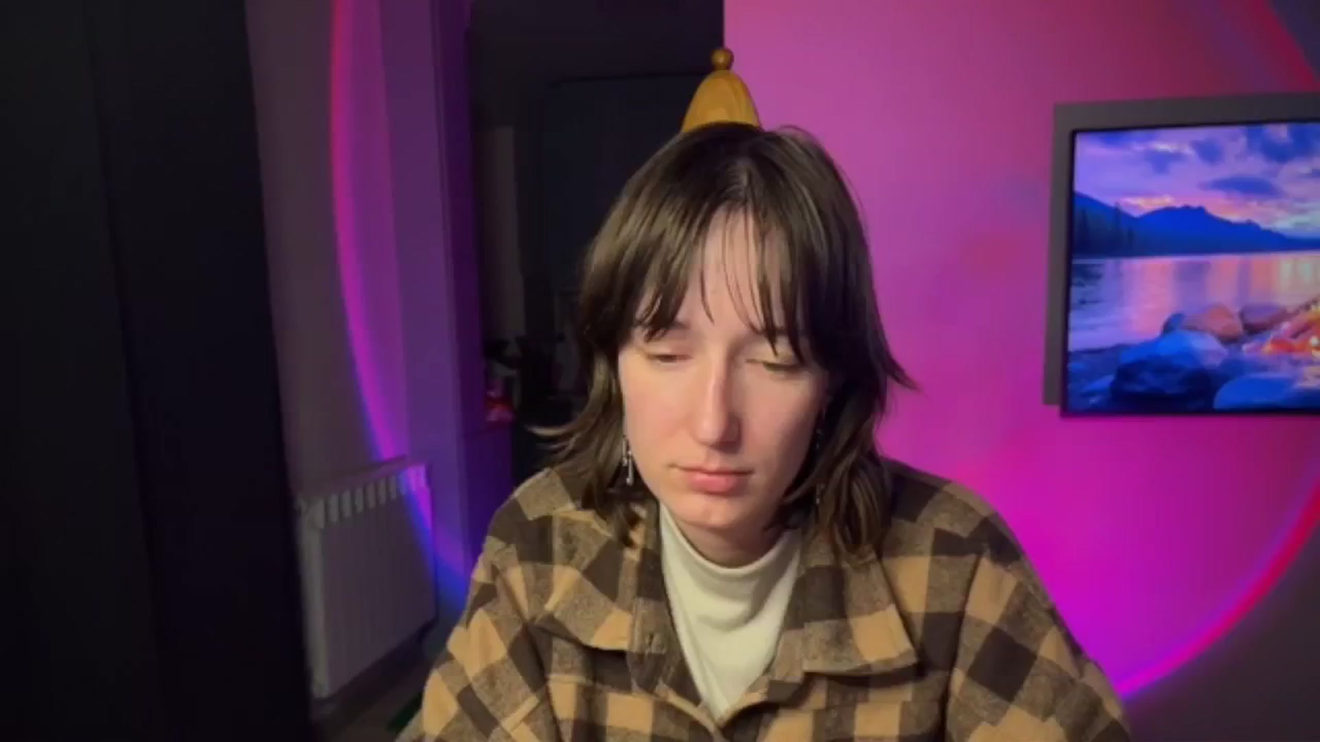 Gallery image thumbnail from LoooneyTunes's myfreecams stream on, 04/28/2026, 24:19 image 12 of 20