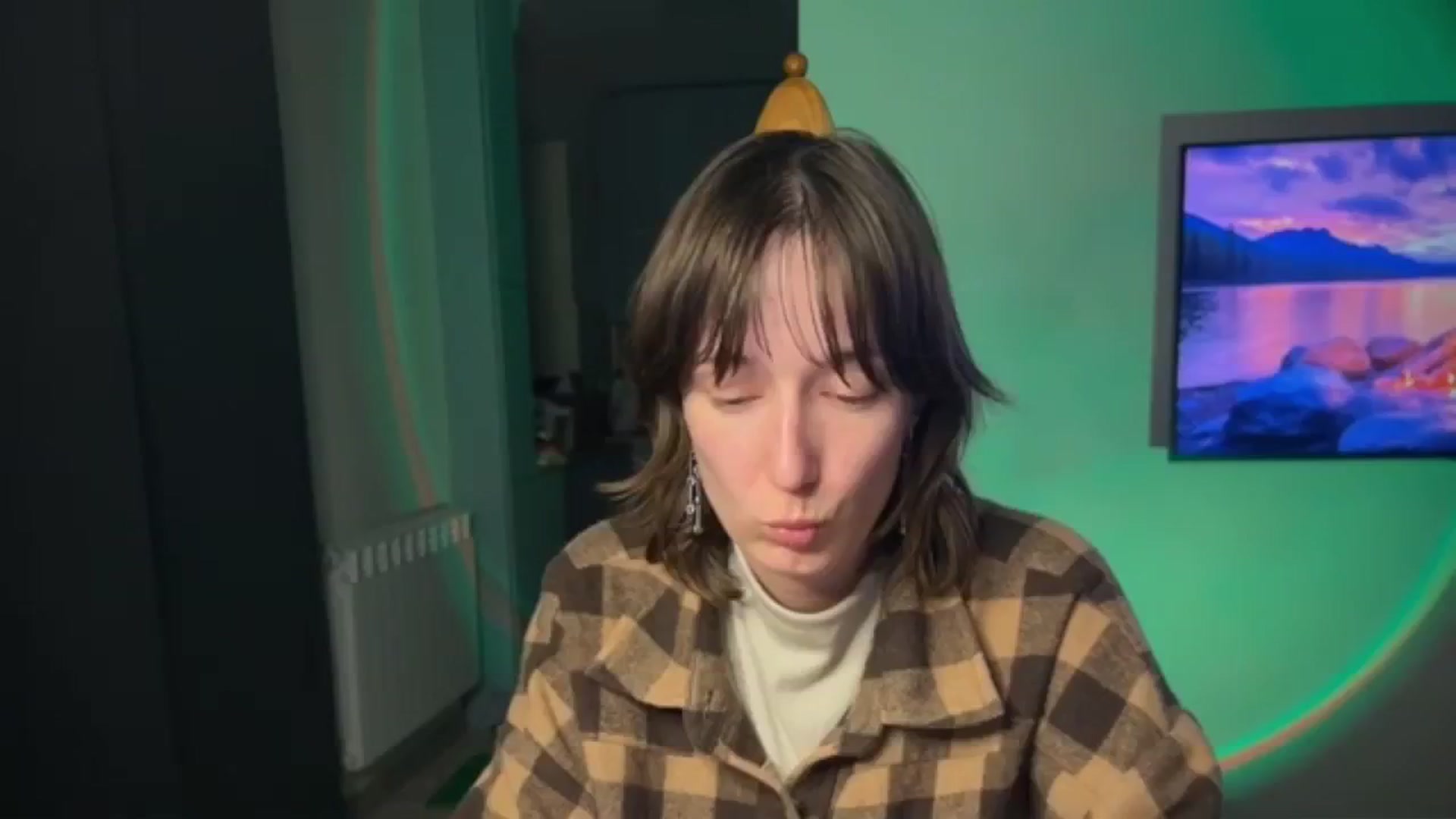 Gallery image thumbnail from LoooneyTunes's myfreecams stream on, 04/28/2026, 24:19 image 10 of 20