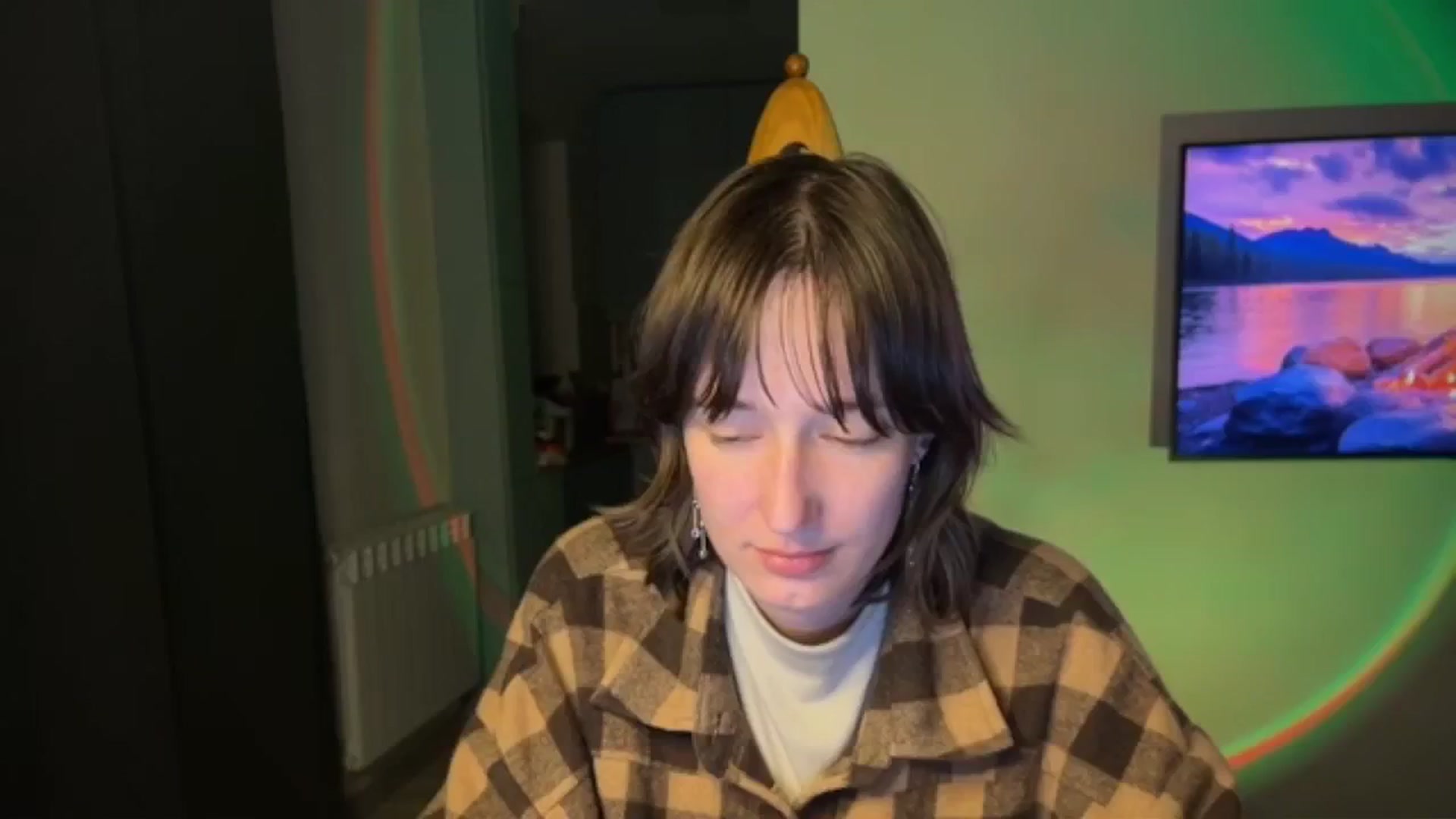 Gallery image thumbnail from LoooneyTunes's myfreecams stream on, 04/28/2026, 24:19 image 15 of 20