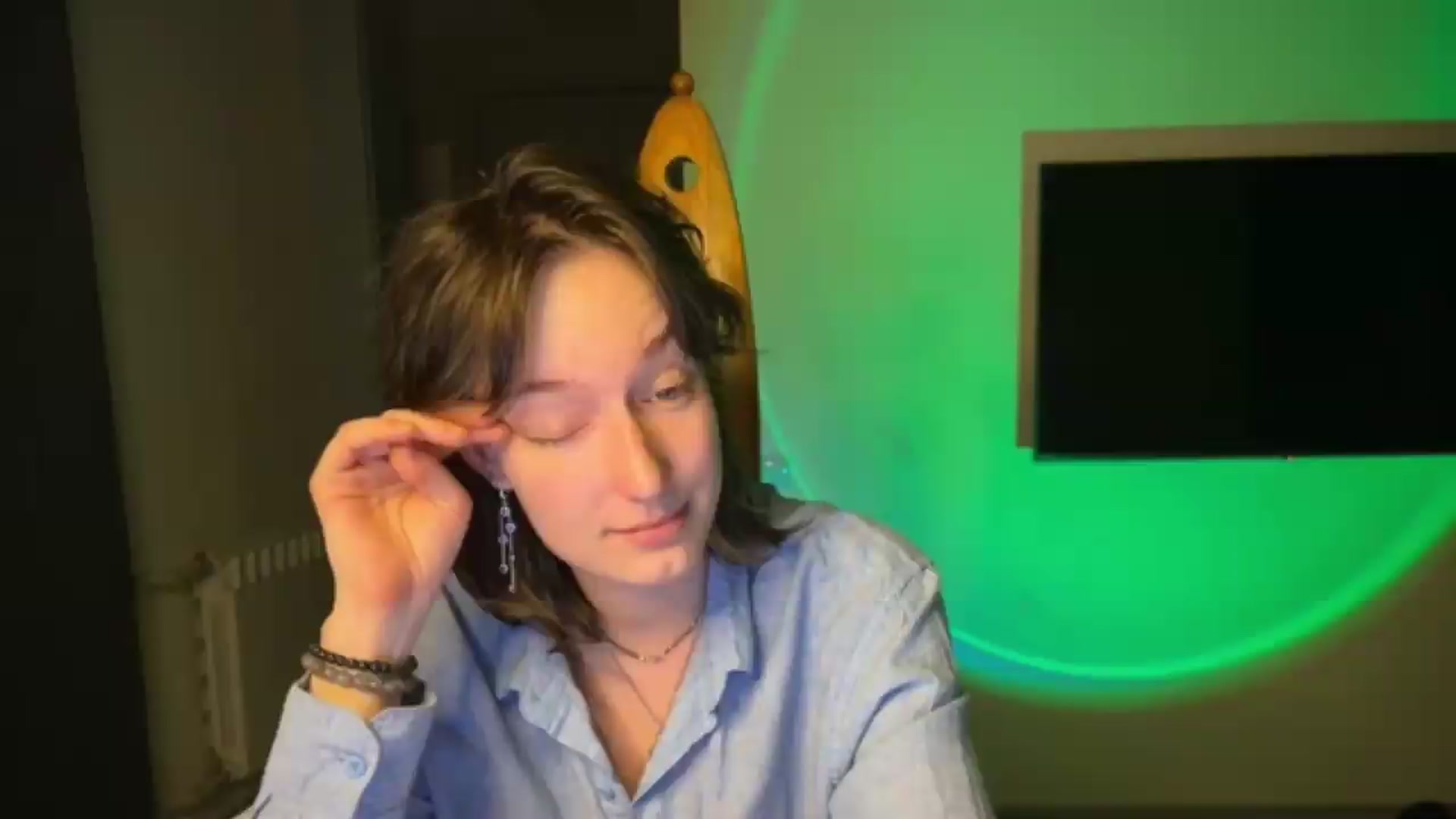 Gallery image thumbnail from LoooneyTunes's myfreecams stream on, 05/07/2026, 22:04 image 3 of 20