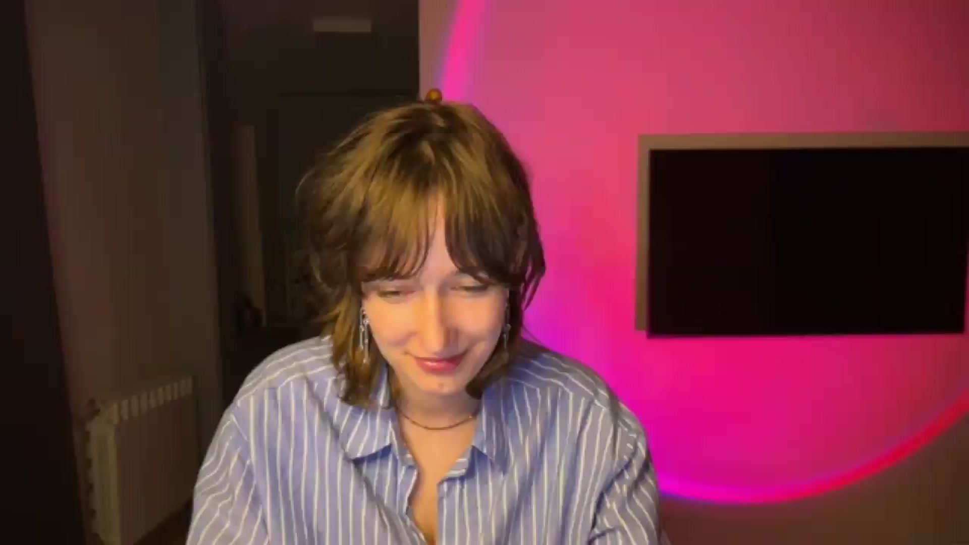 Gallery image thumbnail from LoooneyTunes's myfreecams stream on, 05/10/2026, 23:59 image 17 of 20