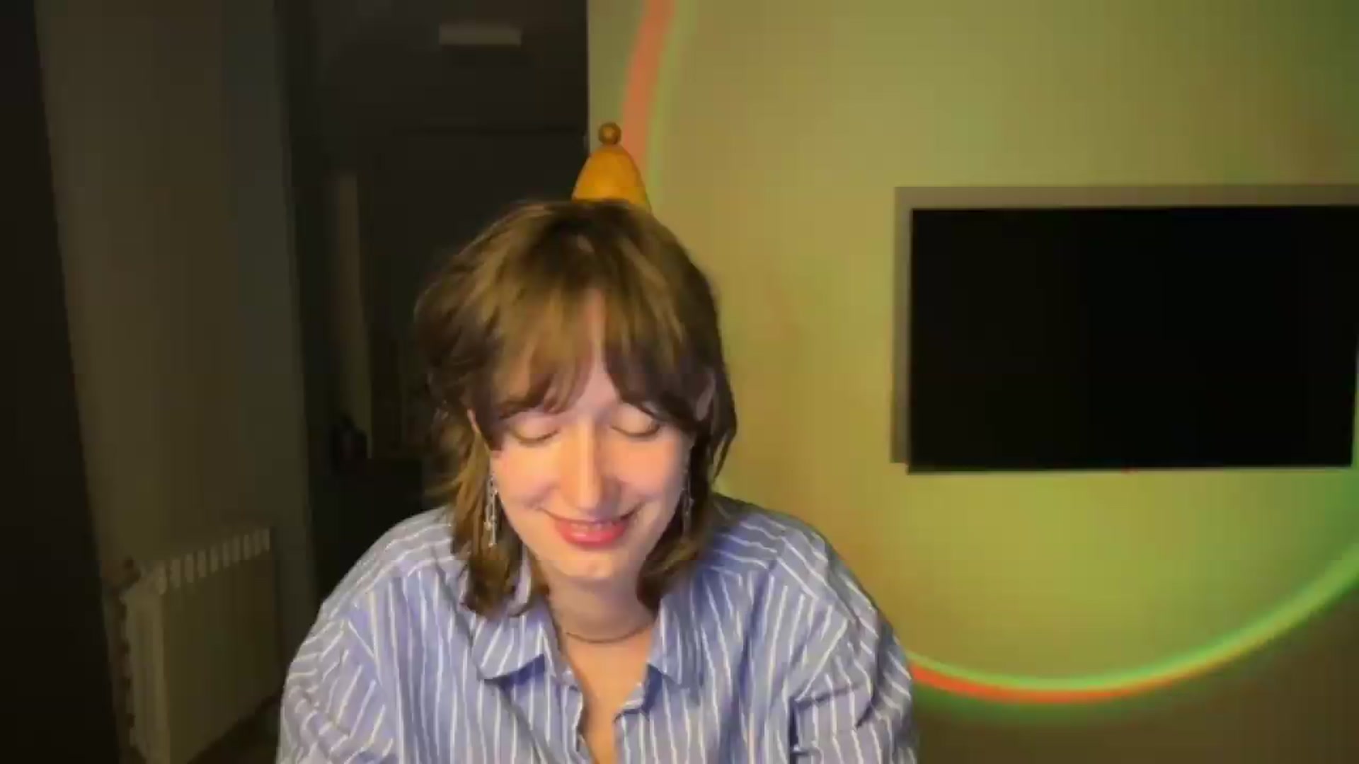 Gallery image thumbnail from LoooneyTunes's myfreecams stream on, 05/10/2026, 23:59 image 9 of 20