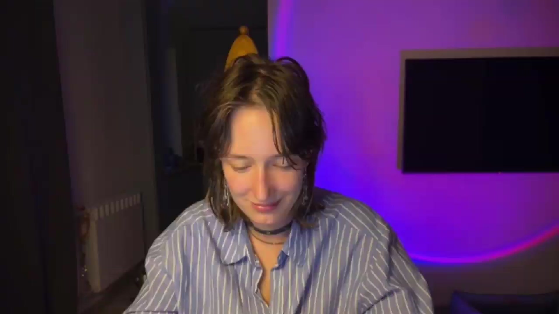 Gallery image thumbnail from LoooneyTunes's myfreecams stream on, 05/17/2026, 18:47 image 4 of 20