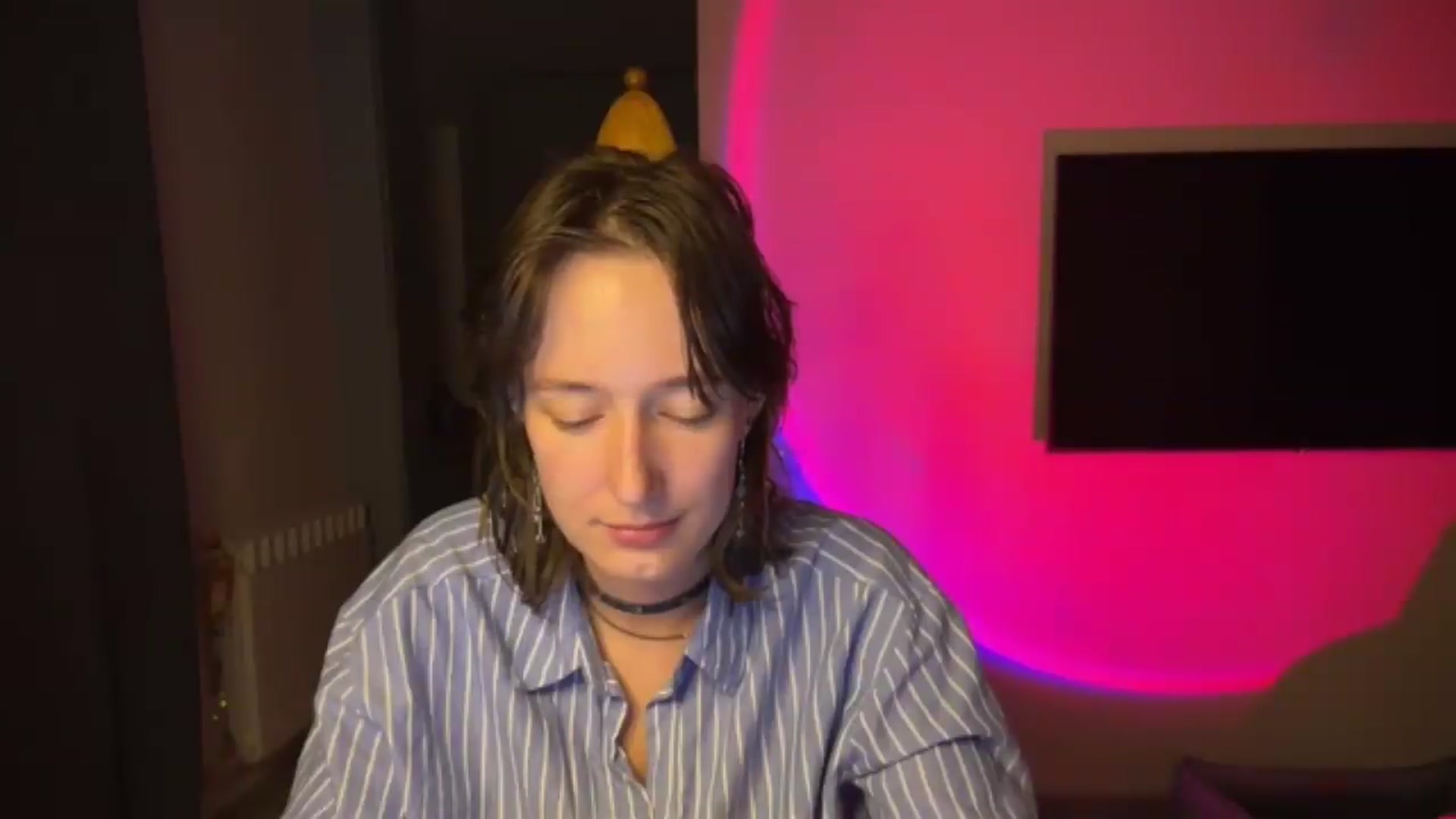 Gallery image thumbnail from LoooneyTunes's myfreecams stream on, 05/17/2026, 18:47 image 12 of 20