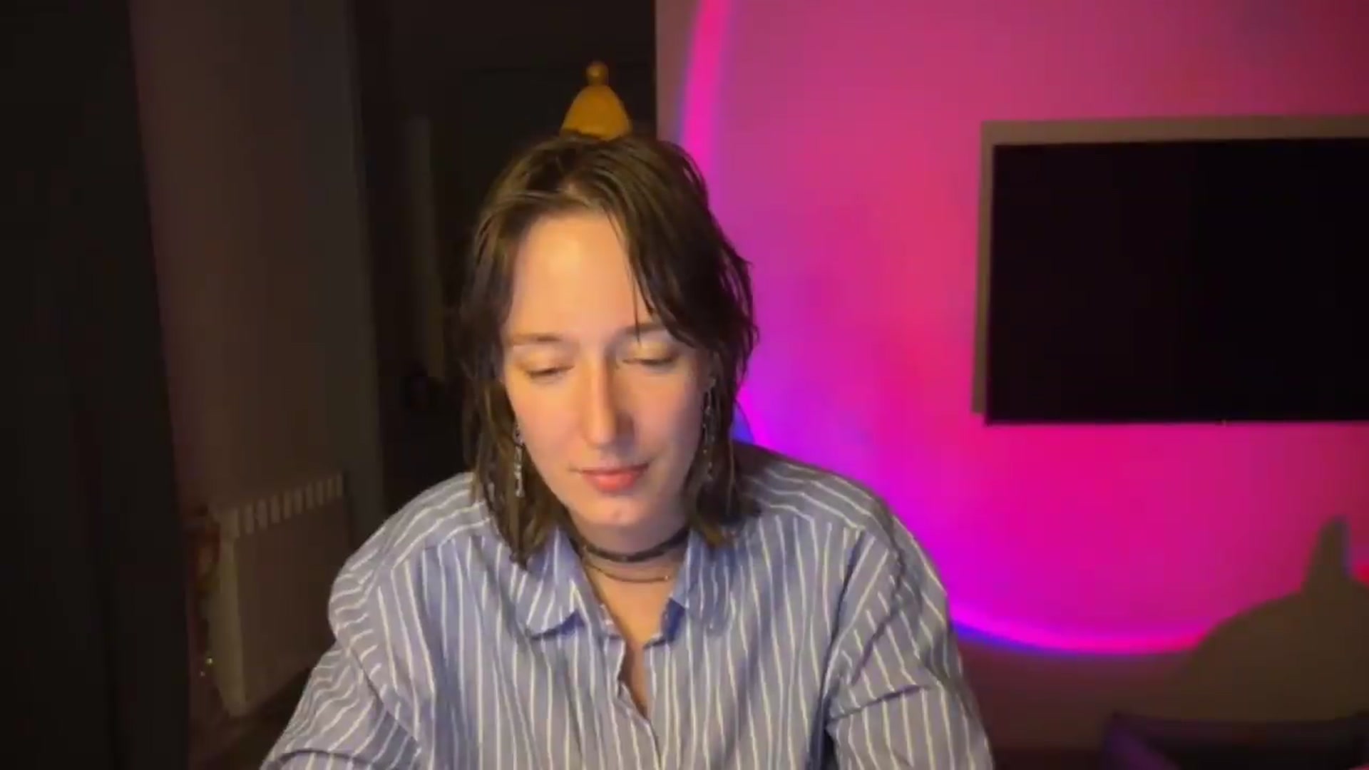 Gallery image thumbnail from LoooneyTunes's myfreecams stream on, 05/17/2026, 18:47 image 15 of 20