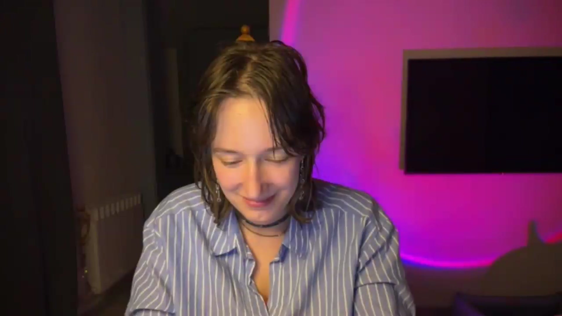Gallery image thumbnail from LoooneyTunes's myfreecams stream on, 05/17/2026, 18:47 image 18 of 20
