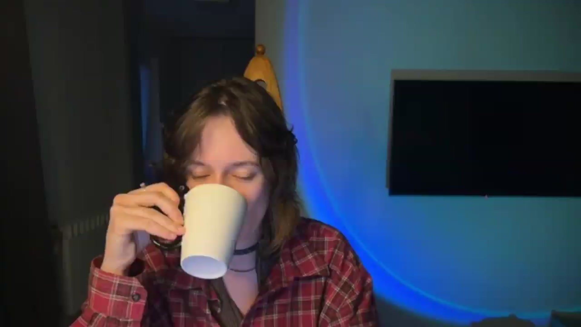 Gallery image thumbnail from LoooneyTunes's myfreecams stream on, 05/26/2026, 01:41 image 16 of 20
