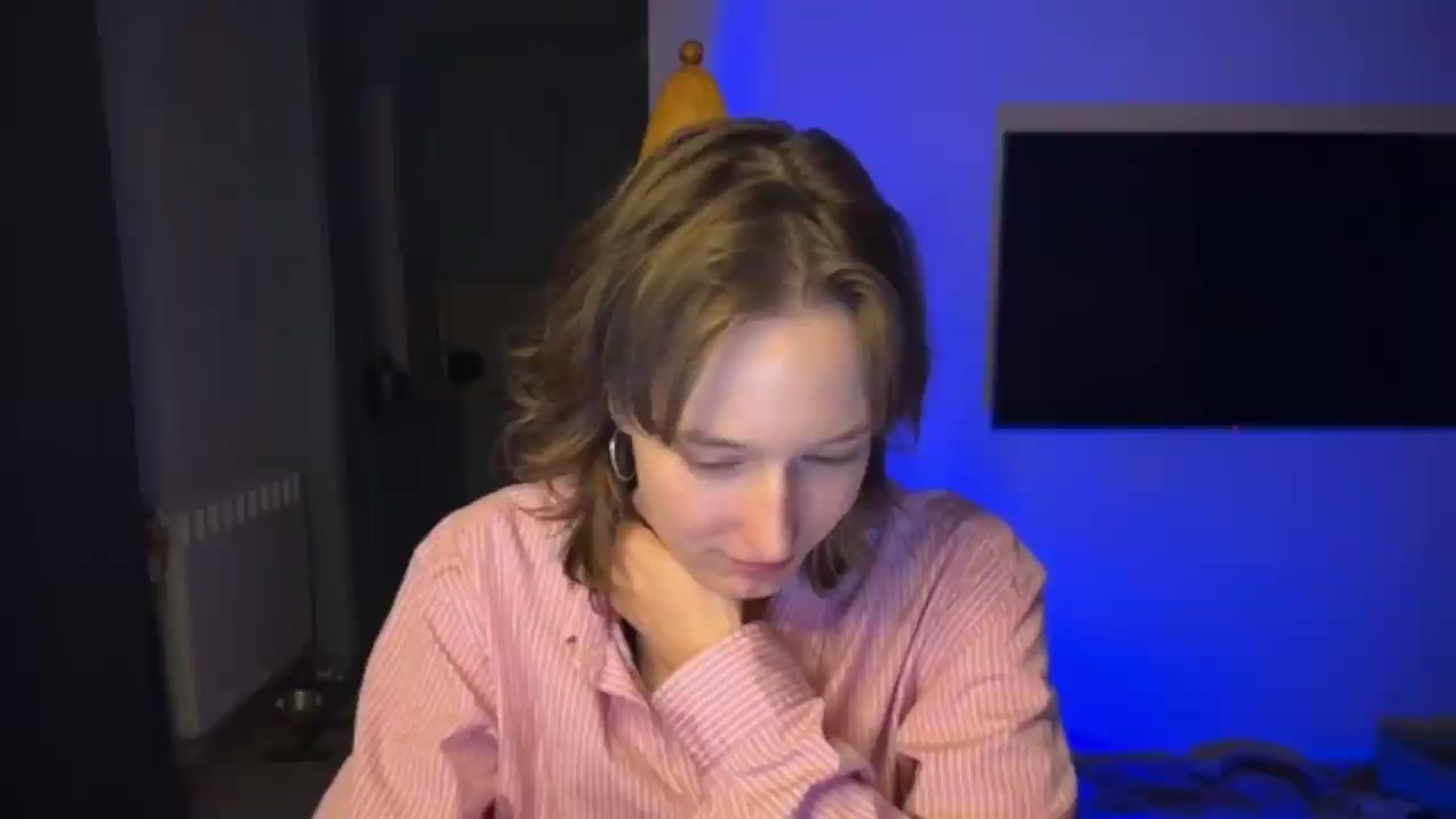 Gallery image thumbnail from LoooneyTunes's myfreecams stream on, 06/05/2026, 23:27 image 18 of 20