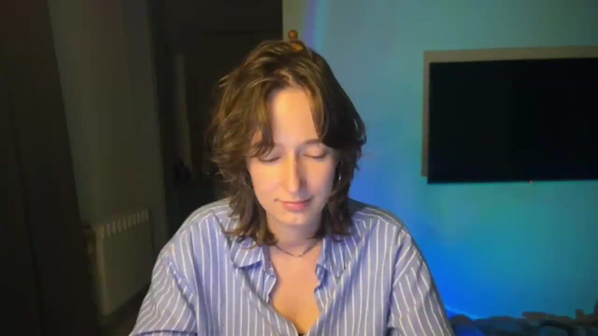 Gallery image thumbnail from LoooneyTunes's myfreecams stream on, 06/13/2026, 24:49 image 15 of 20