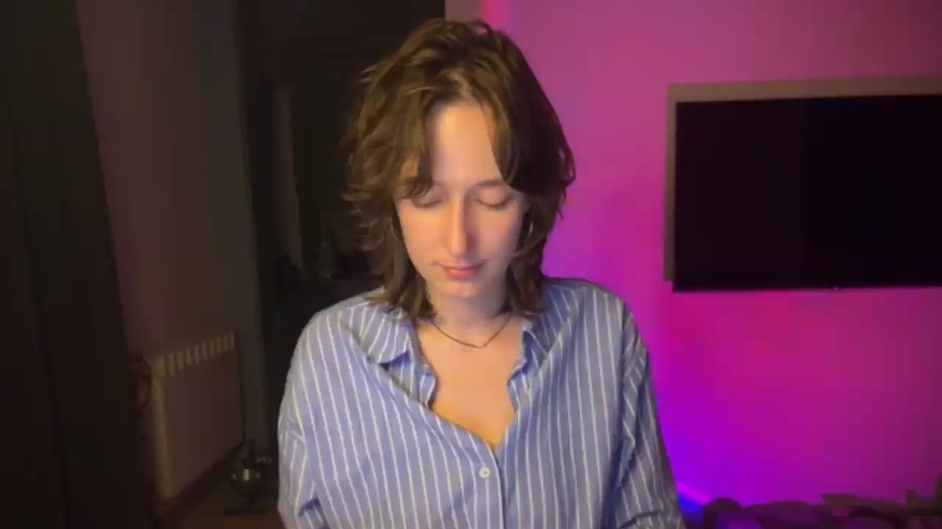 Gallery image thumbnail from LoooneyTunes's myfreecams stream on, 06/13/2026, 24:49 image 12 of 20