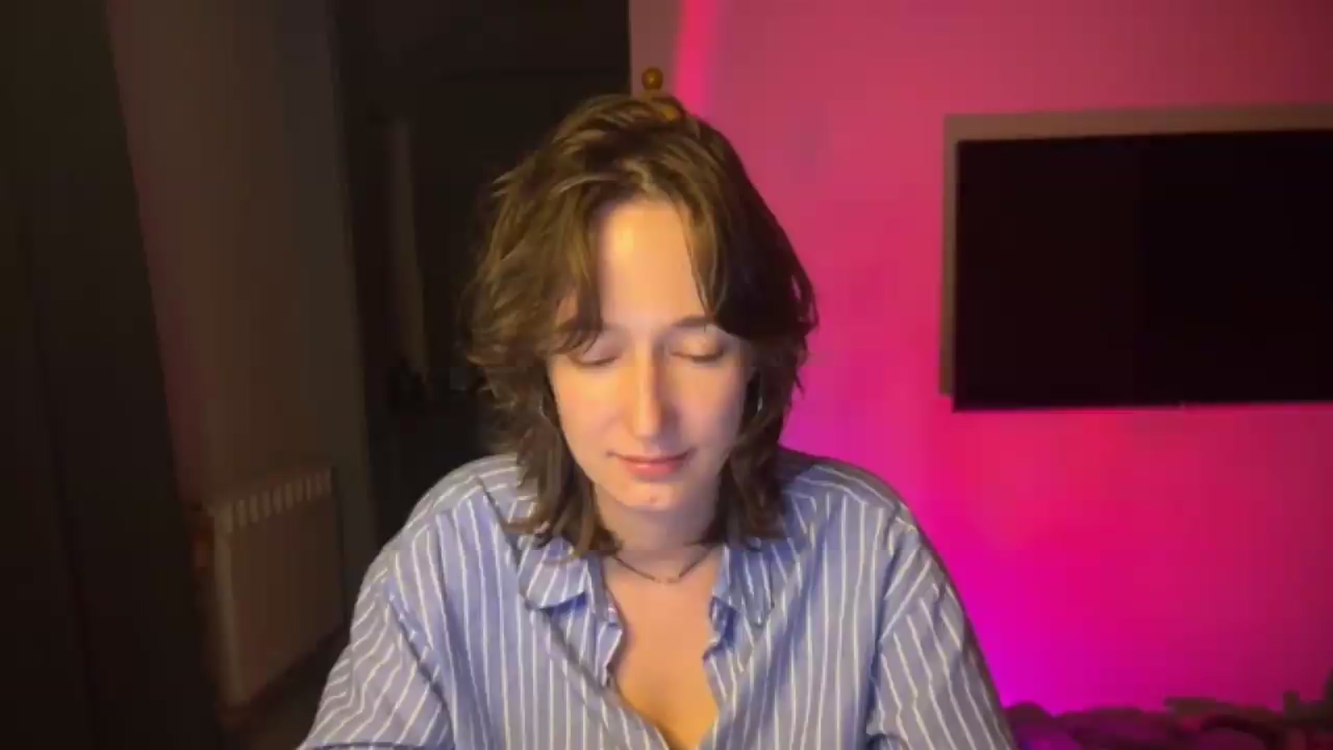 Gallery image thumbnail from LoooneyTunes's myfreecams stream on, 06/13/2026, 24:49 image 14 of 20