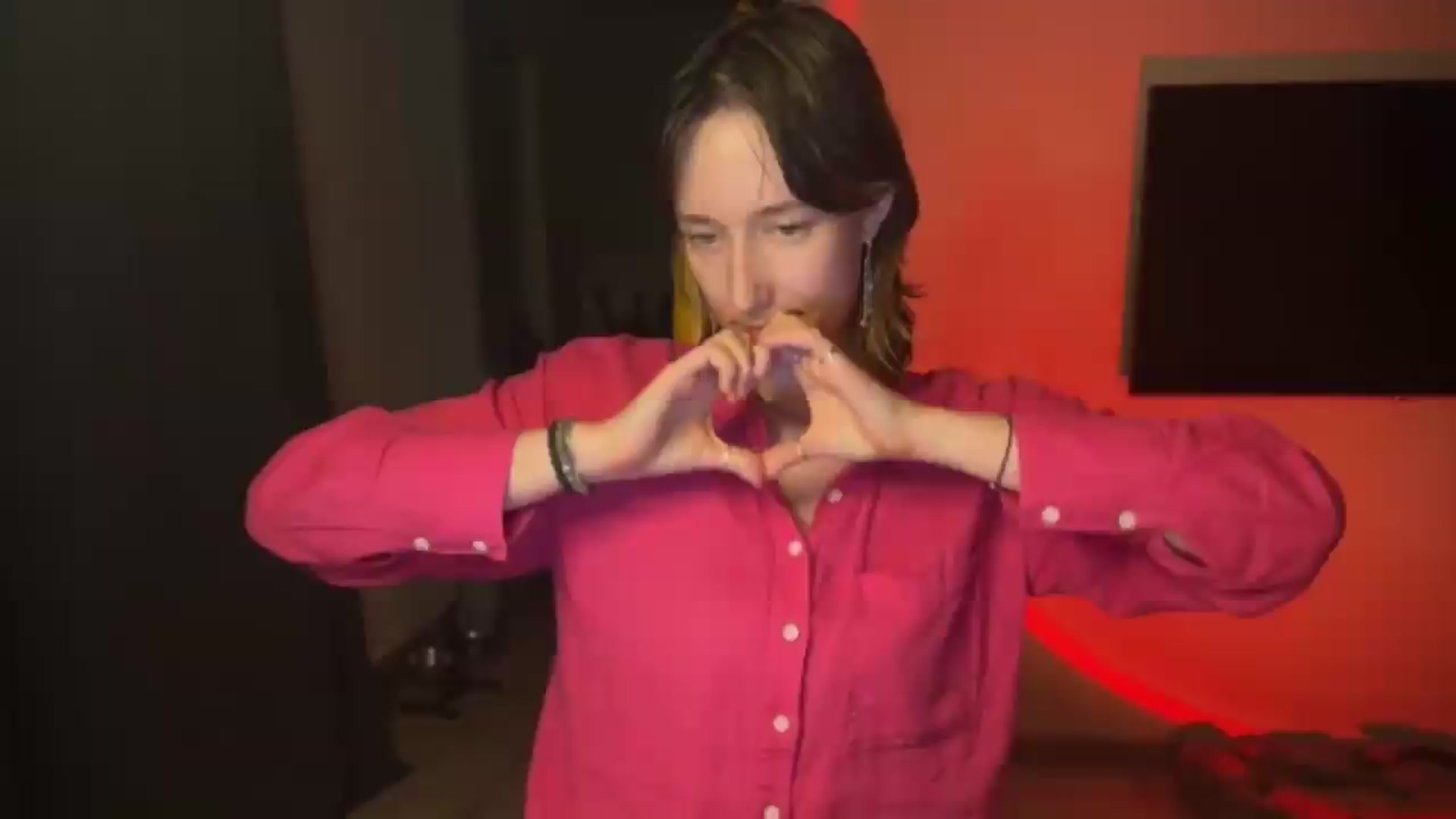 Gallery image thumbnail from LoooneyTunes's myfreecams stream on, 06/16/2026, 24:50 image 20 of 20