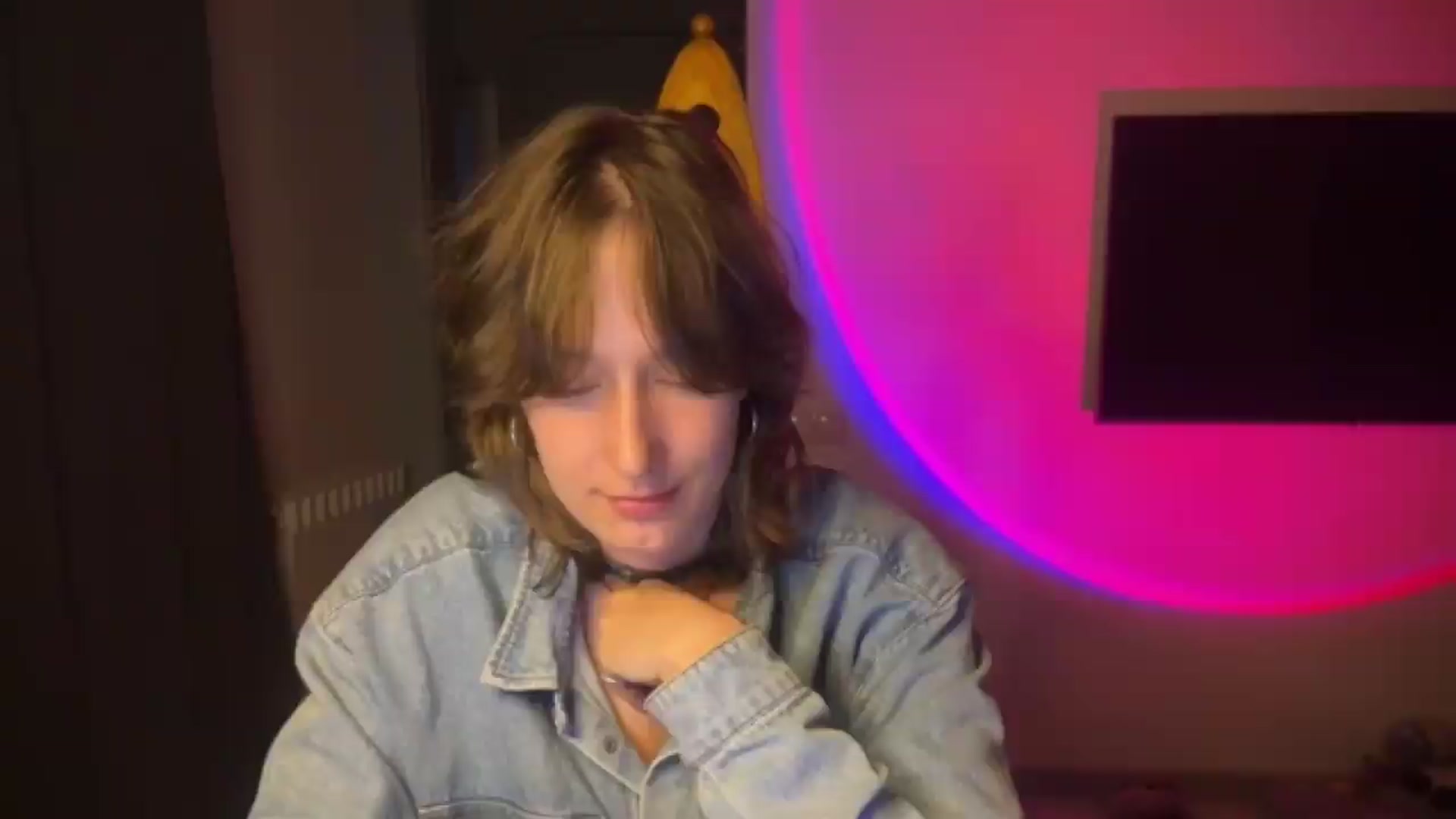 Gallery image thumbnail from LoooneyTunes's myfreecams stream on, 06/19/2026, 01:31 image 12 of 20