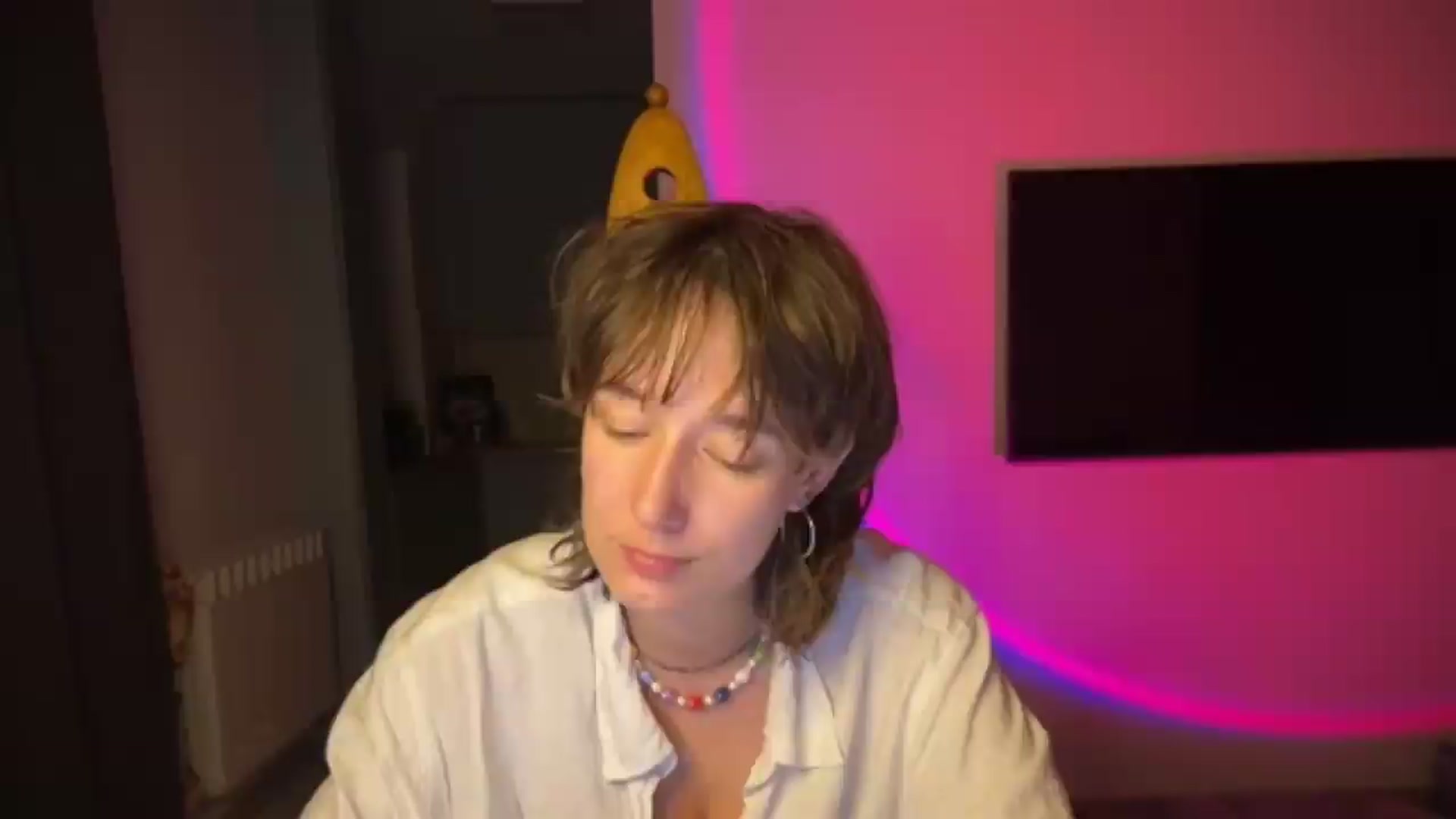 Gallery image thumbnail from LoooneyTunes's myfreecams stream on, 07/01/2026, 24:00 image 19 of 20