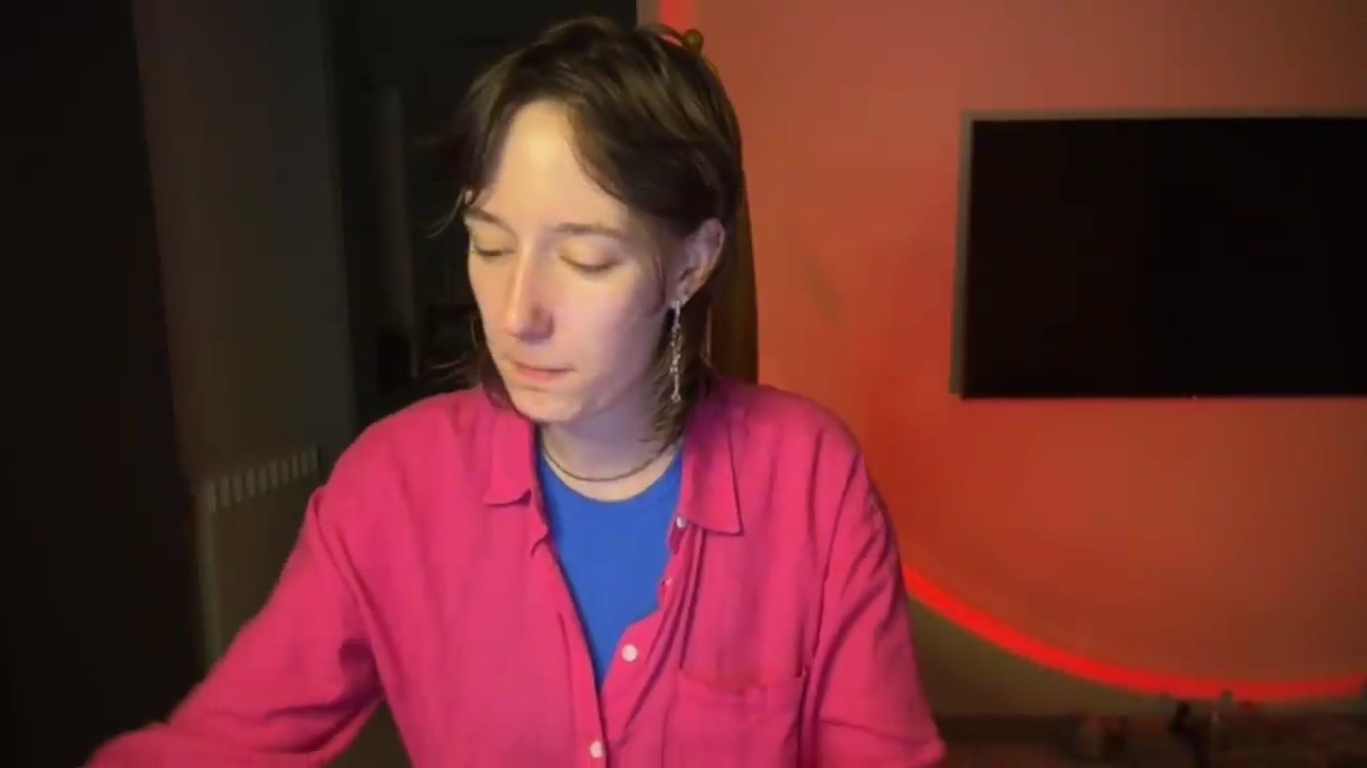 Gallery image thumbnail from LoooneyTunes's myfreecams stream on, 07/01/2026, 23:32 image 20 of 20