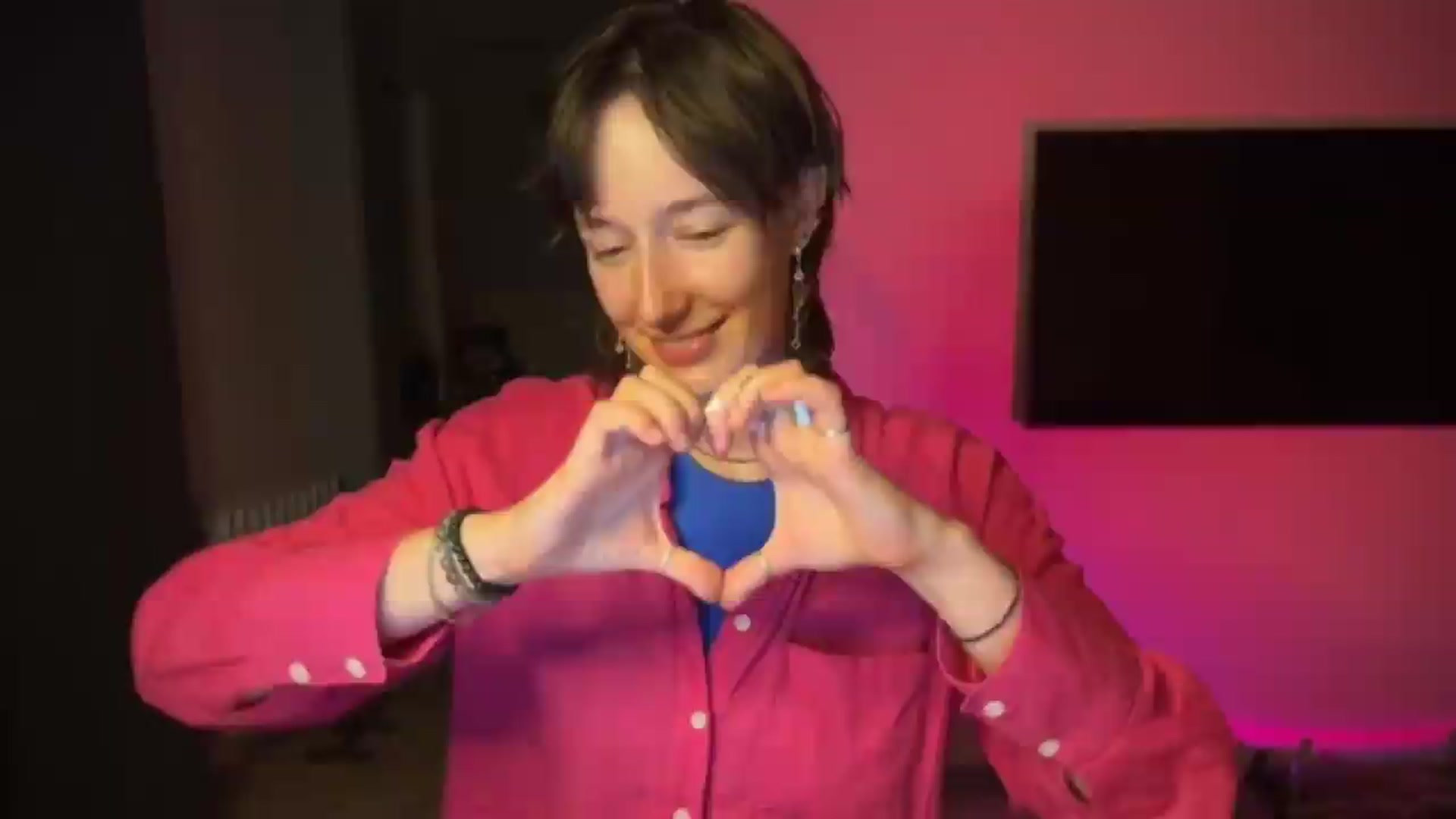 Gallery image thumbnail from LoooneyTunes's myfreecams stream on, 07/01/2026, 23:32 image 14 of 20