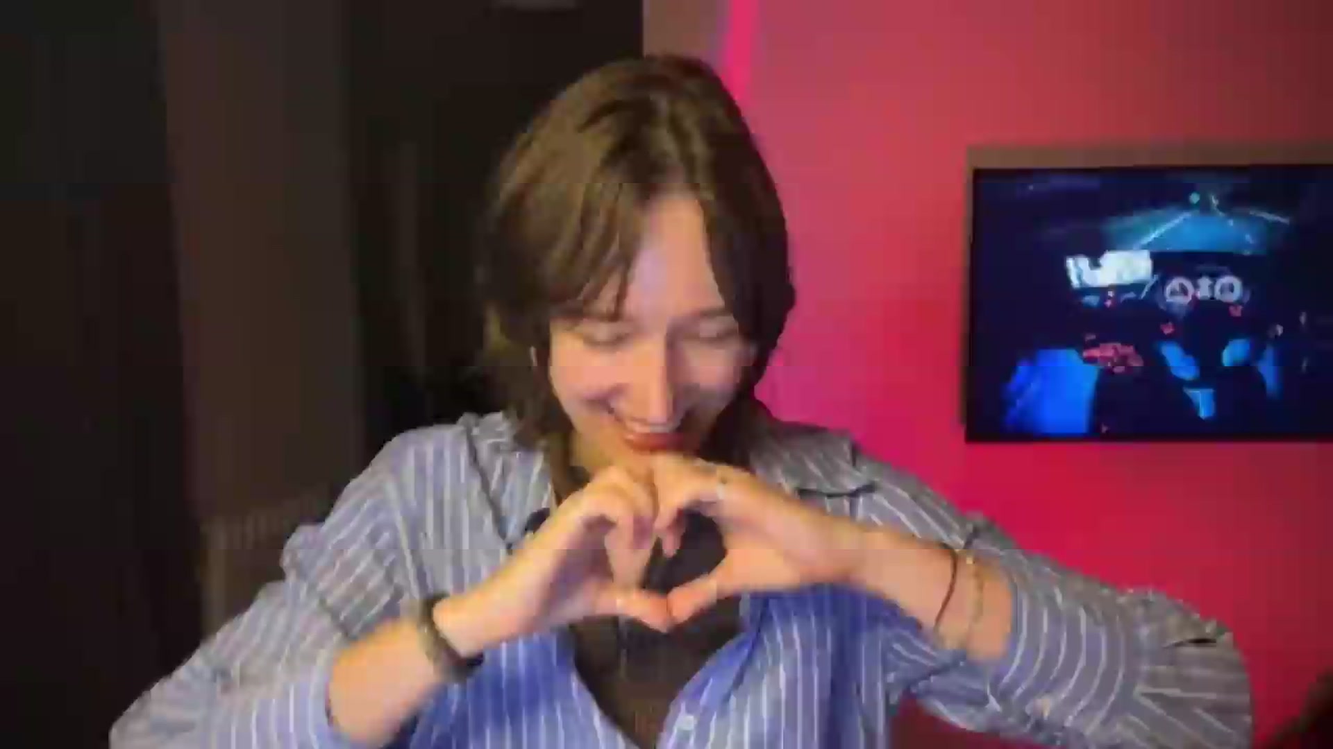 Gallery image thumbnail from LoooneyTunes's myfreecams stream on, 08/09/2026, 24:02 image 13 of 20