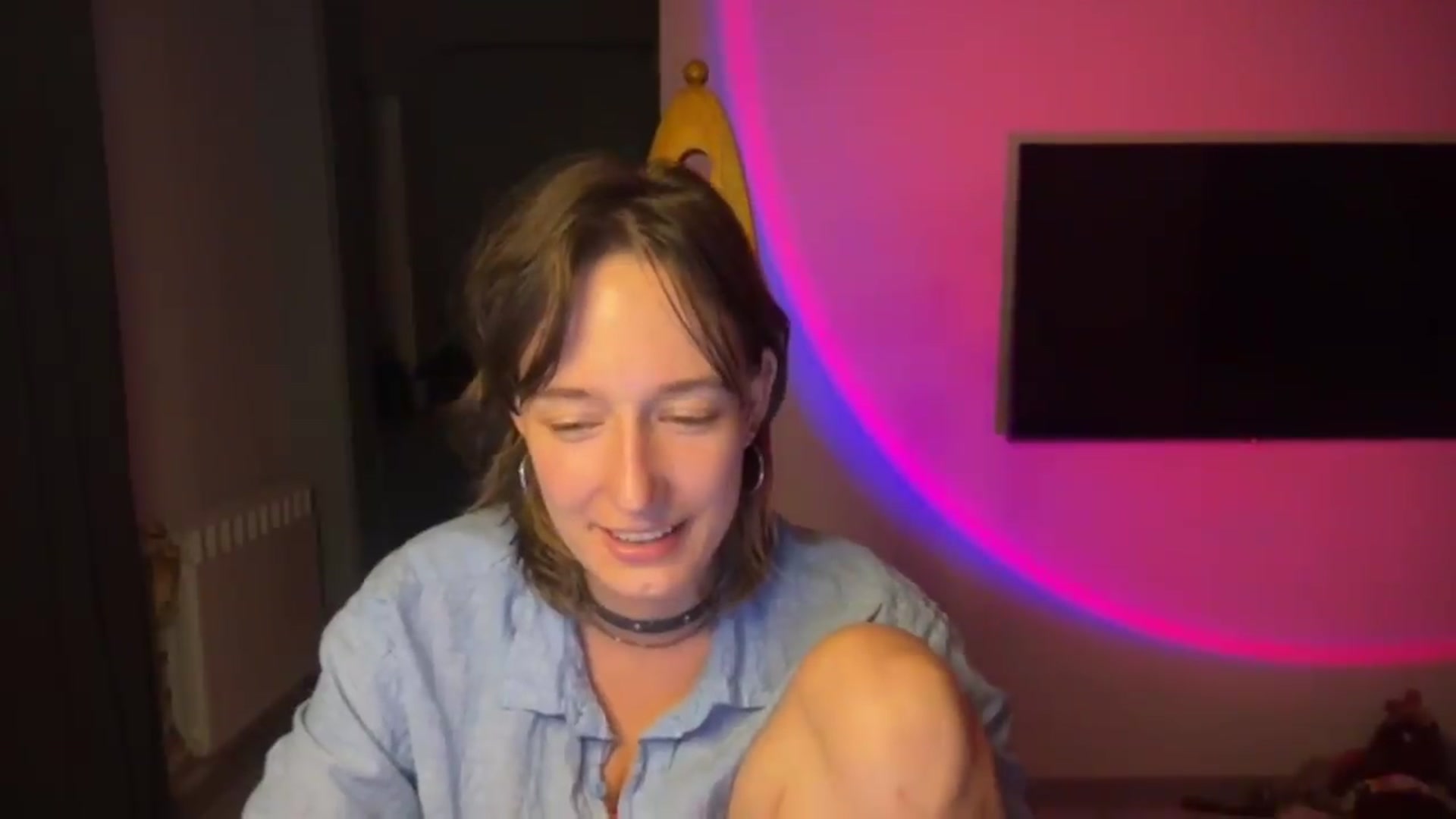 Gallery image thumbnail from LoooneyTunes's myfreecams stream on, 08/10/2026, 23:49 image 18 of 20