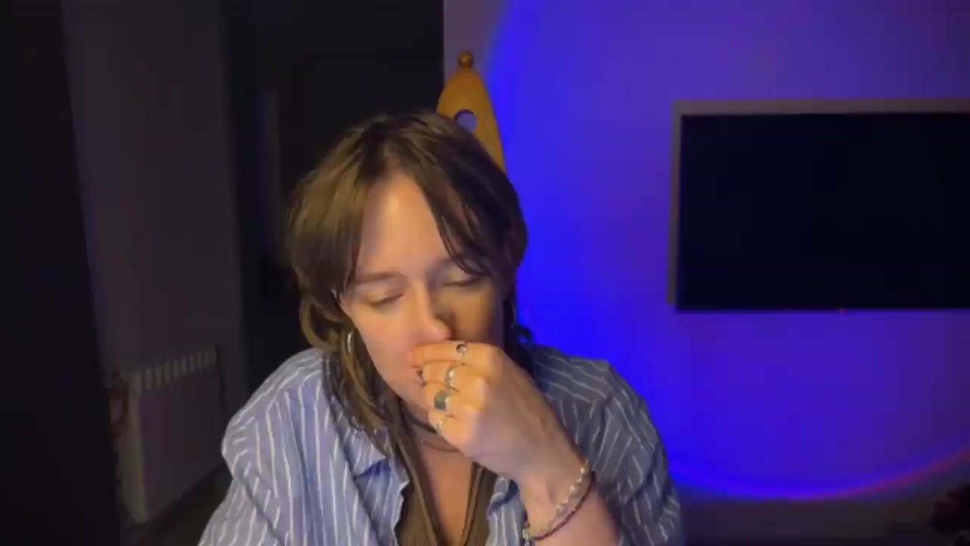 Gallery image thumbnail from LoooneyTunes's myfreecams stream on, 08/14/2026, 22:57 image 17 of 20