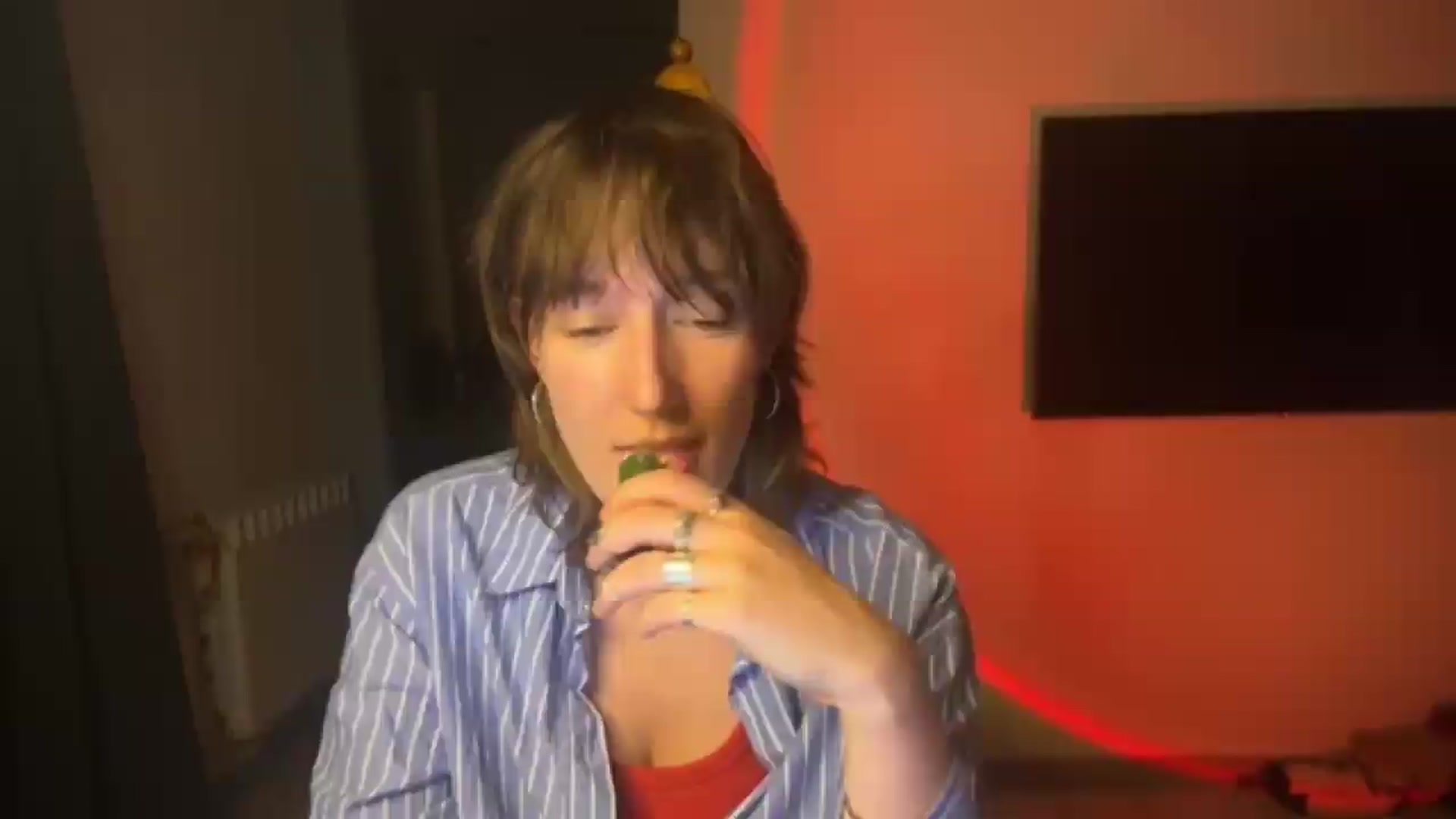 Gallery image thumbnail from LoooneyTunes's myfreecams stream on, 08/19/2026, 20:09 image 16 of 20