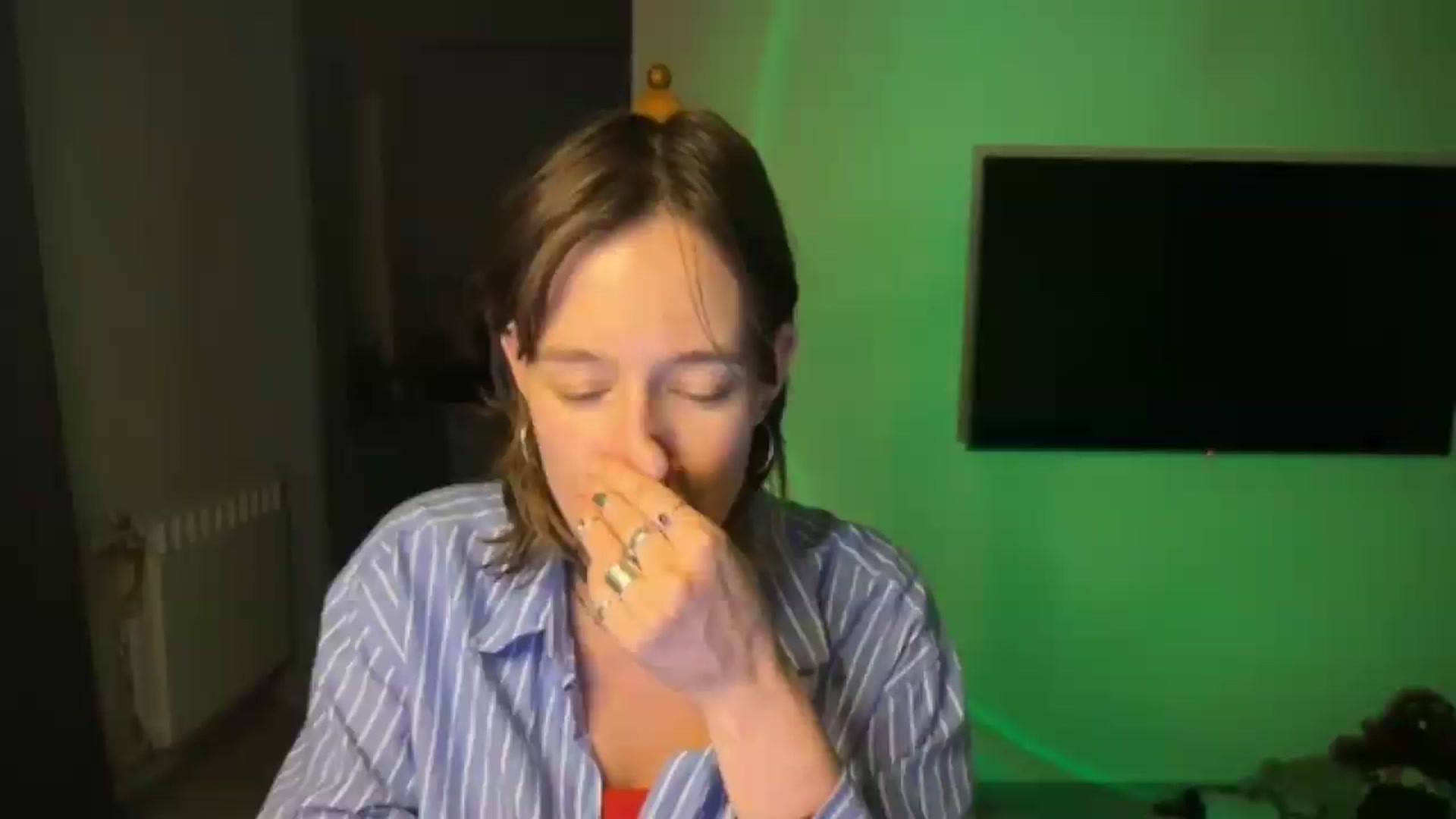 Gallery image thumbnail from LoooneyTunes's myfreecams stream on, 08/24/2026, 23:18 image 16 of 20