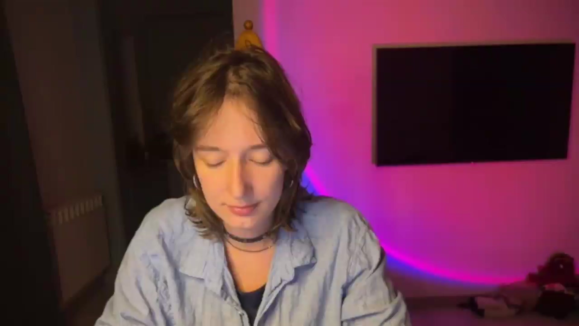 Gallery image thumbnail from LoooneyTunes's myfreecams stream on, 08/26/2026, 23:51 image 8 of 20