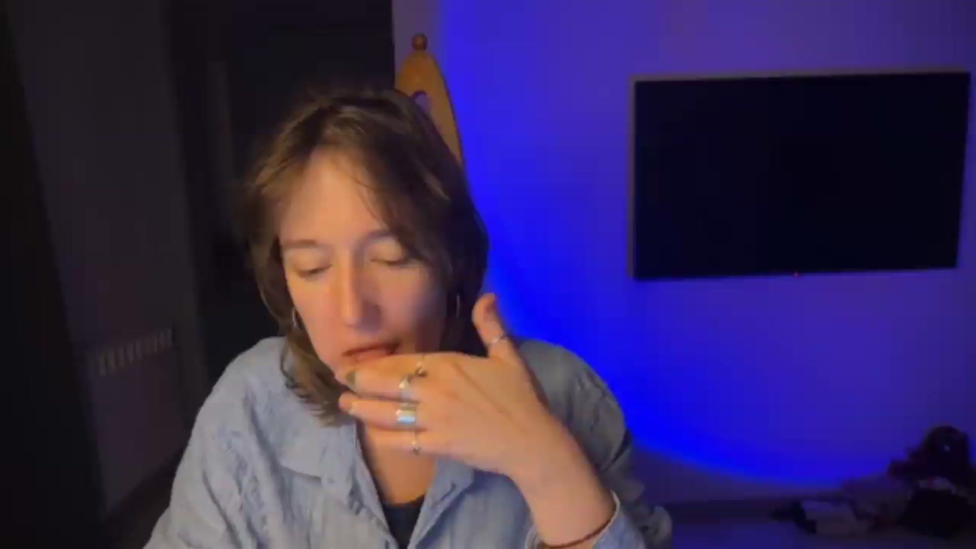 Gallery image thumbnail from LoooneyTunes's myfreecams stream on, 08/26/2026, 23:51 image 7 of 20