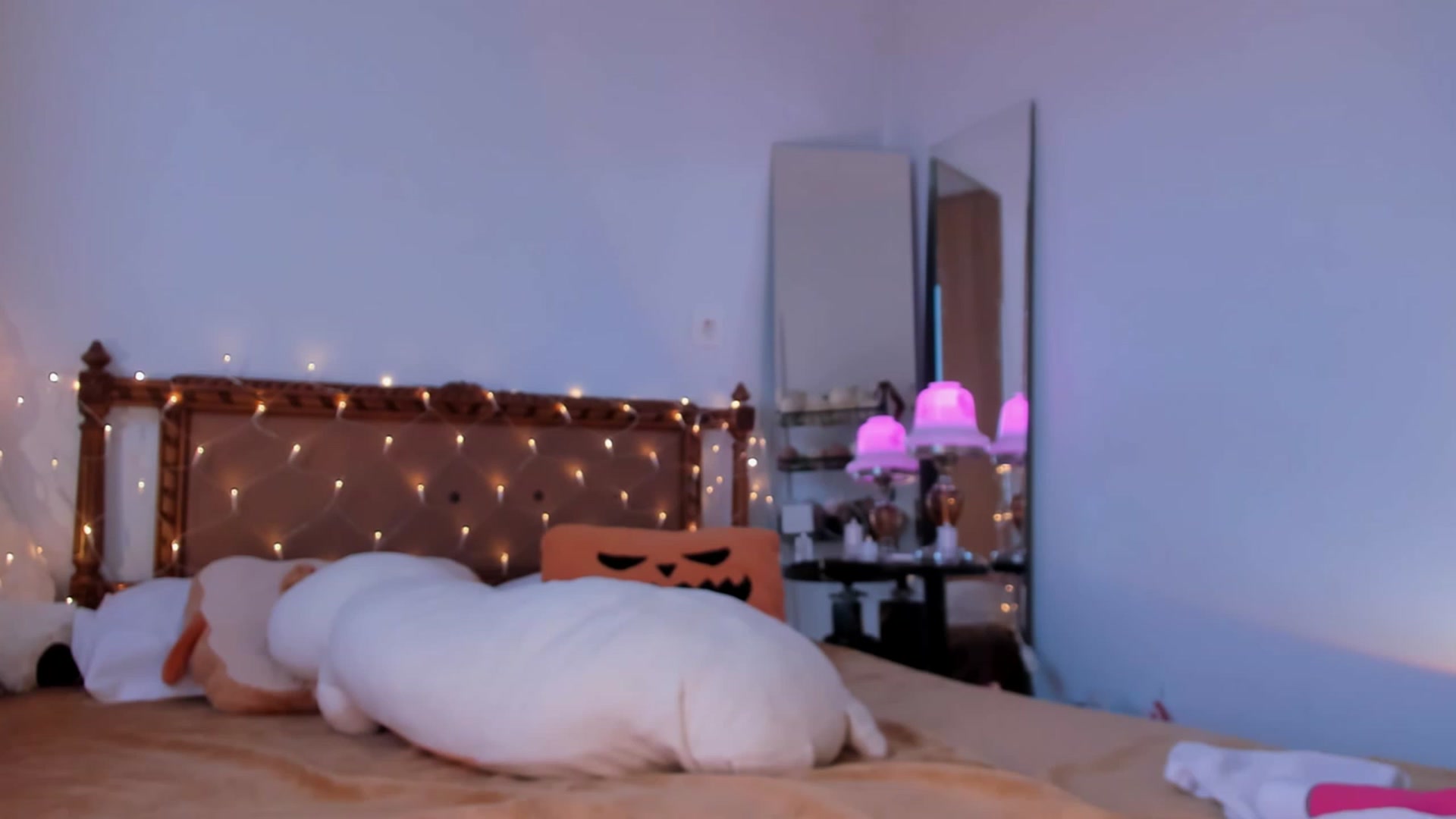 Gallery image thumbnail from Loopcia's myfreecams stream on, 02/26/2023, 10:07 image 10 of 20