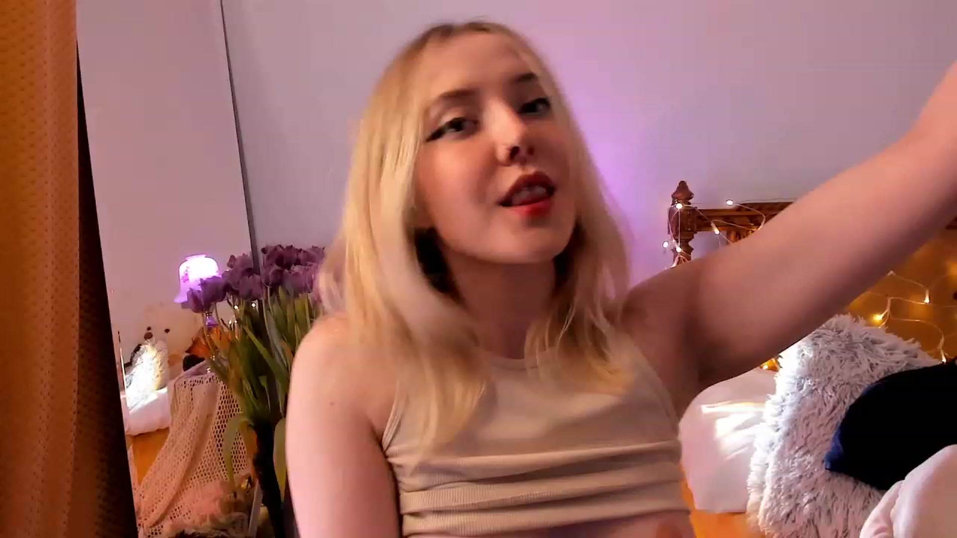 Gallery image thumbnail from Loopcia's myfreecams stream on, 03/22/2023, 08:13 image 5 of 20