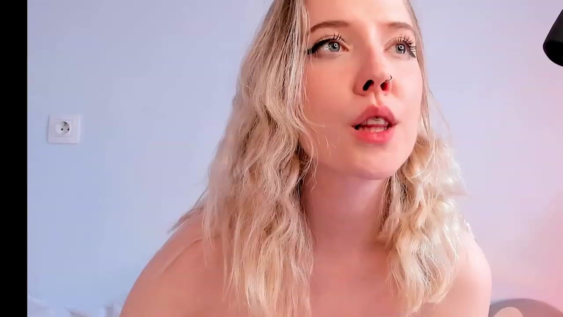 Gallery image thumbnail from Loopcia's myfreecams stream on, 03/31/2023, 09:27 image 17 of 20