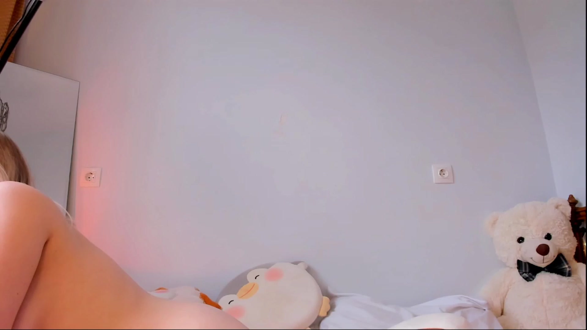 Gallery image thumbnail from Loopcia's myfreecams stream on, 04/26/2023, 09:24 image 6 of 20