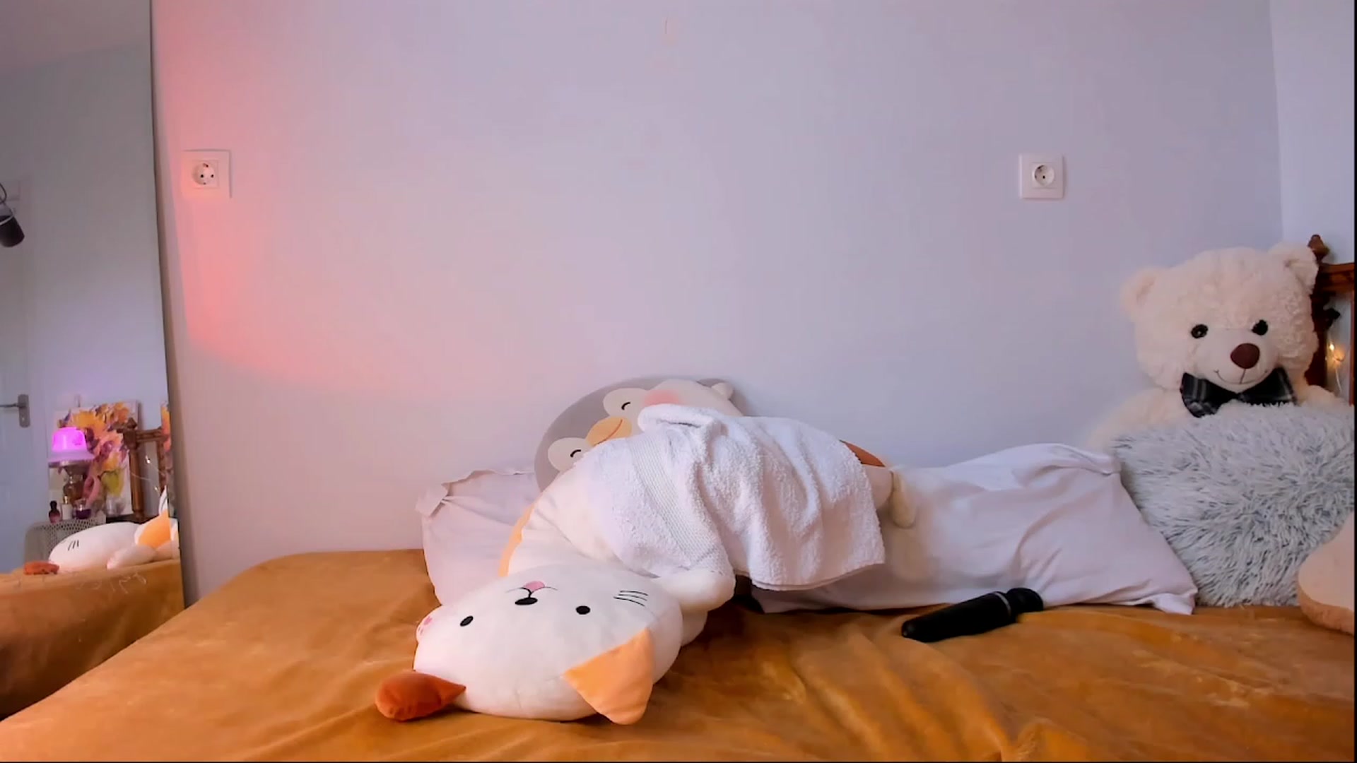 Gallery image thumbnail from Loopcia's myfreecams stream on, 04/26/2023, 10:00 image 9 of 20