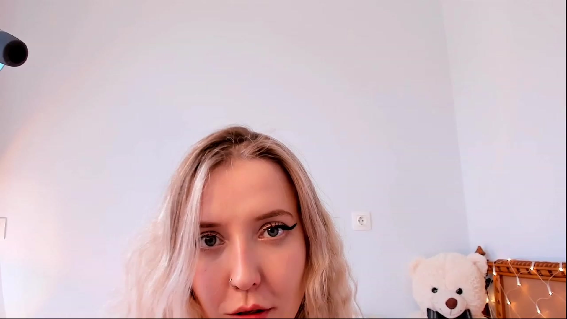 Gallery image thumbnail from Loopcia's myfreecams stream on, 04/27/2023, 12:01 image 10 of 20