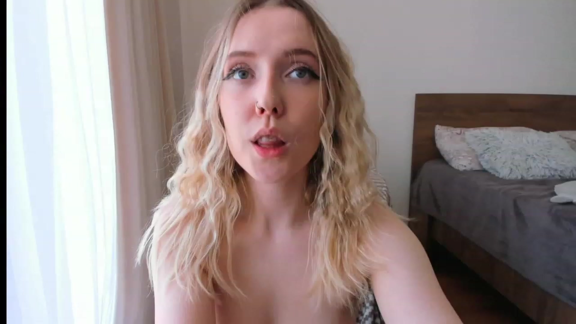 Gallery image thumbnail from Loopcia's myfreecams stream on, 07/31/2023, 13:33 image 10 of 20