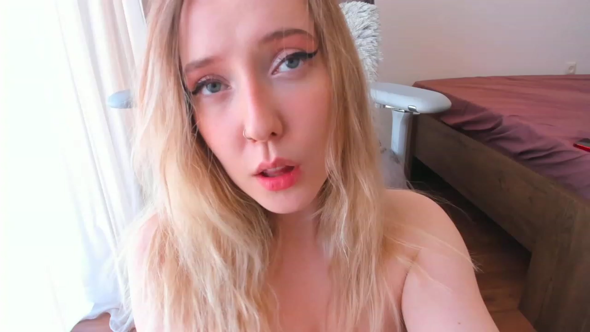 Gallery image thumbnail from Loopcia's myfreecams stream on, 10/08/2023, 13:13 image 19 of 20