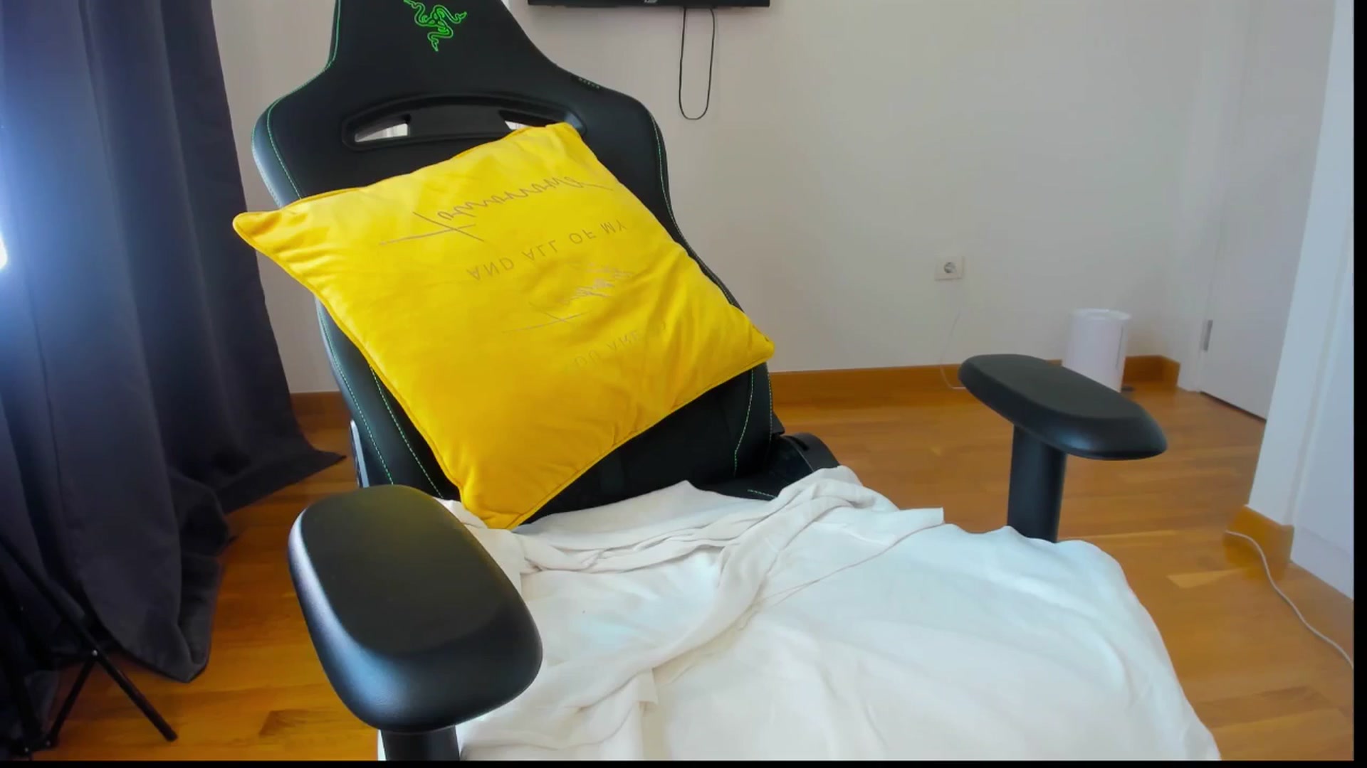 Gallery image thumbnail from Loopcia's myfreecams stream on, 06/09/2025, 12:39 image 17 of 20