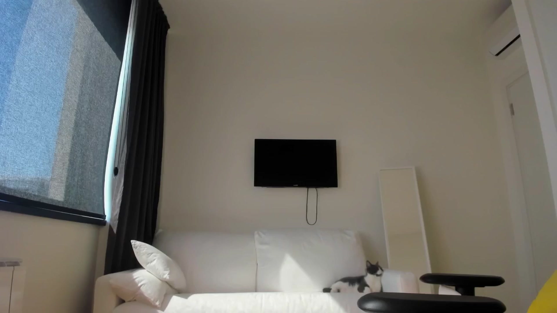 Gallery image thumbnail from Loopcia's myfreecams stream on, 06/16/2025, 10:52 image 3 of 20