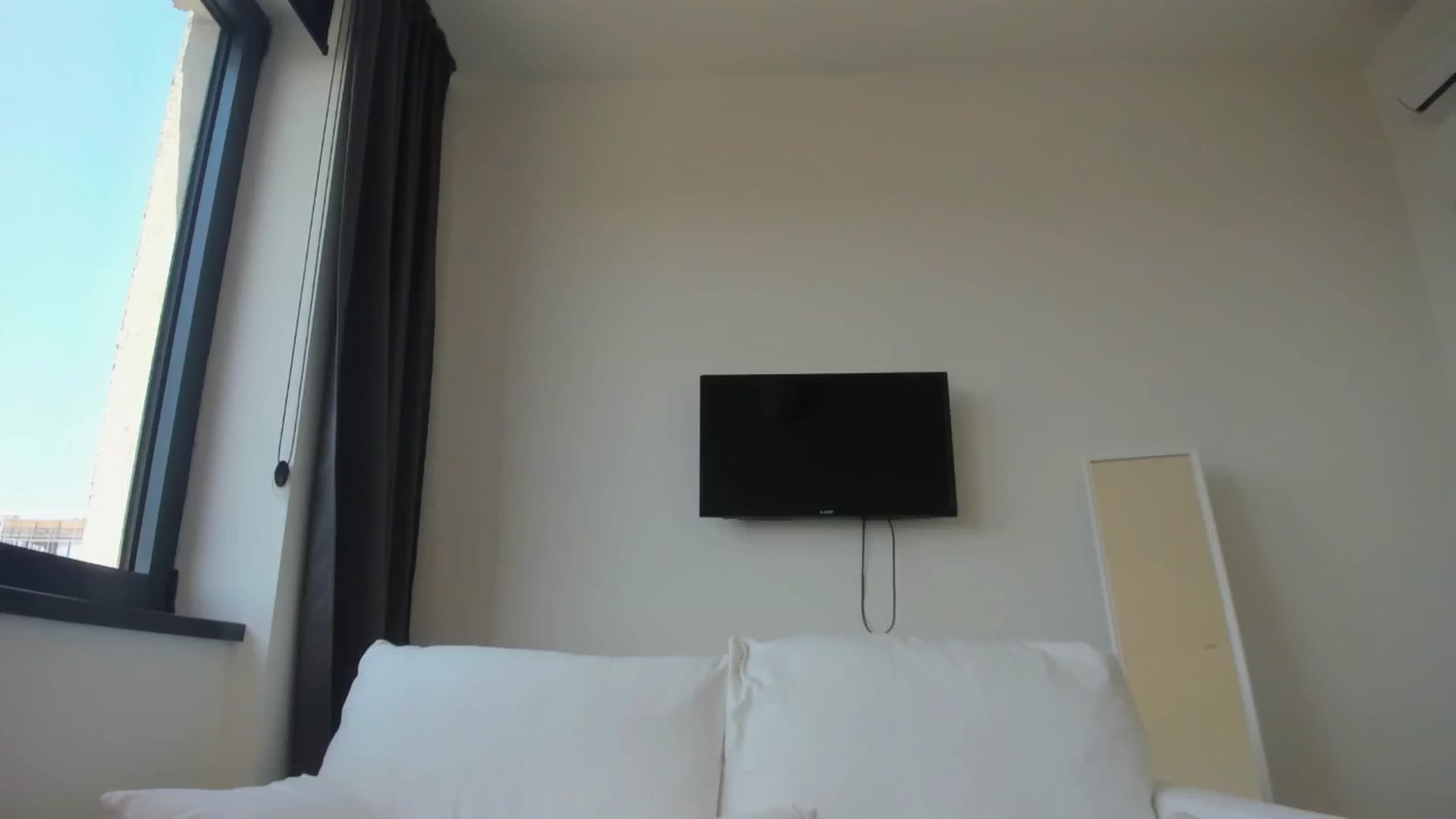 Gallery image thumbnail from Loopcia's myfreecams stream on, 06/16/2025, 10:52 image 17 of 20