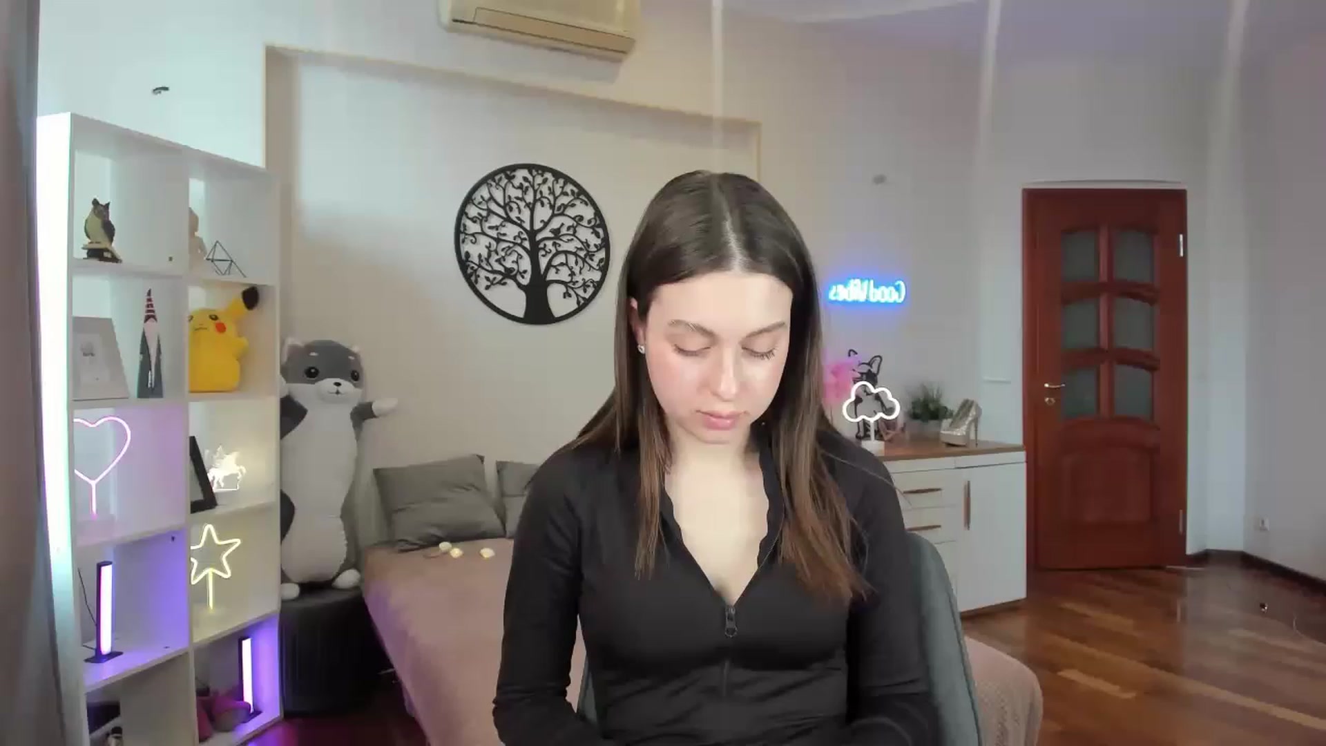 Gallery image thumbnail from LoraAmes's myfreecams stream on, 02/10/2023, 12:26 image 19 of 20