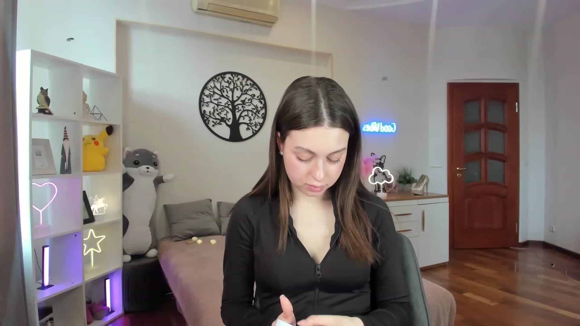 Gallery image thumbnail from LoraAmes's myfreecams stream on, 02/10/2023, 12:26 image 20 of 20