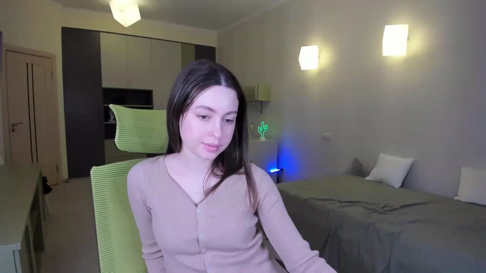 Gallery image thumbnail from LoraAmes's myfreecams stream on, 03/08/2023, 10:20 image 11 of 20